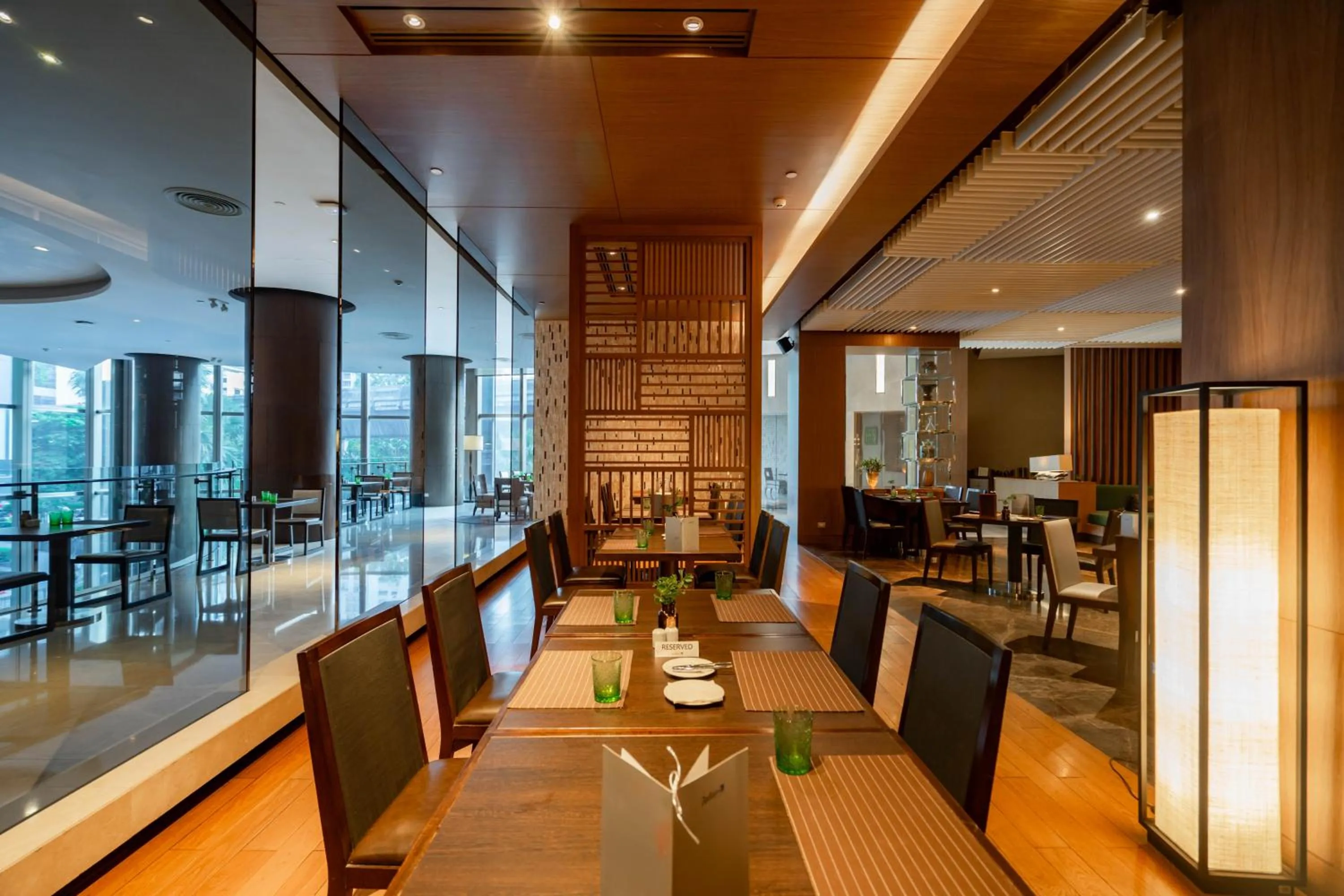 Restaurant/places to eat in Radisson Blu Plaza Bangkok