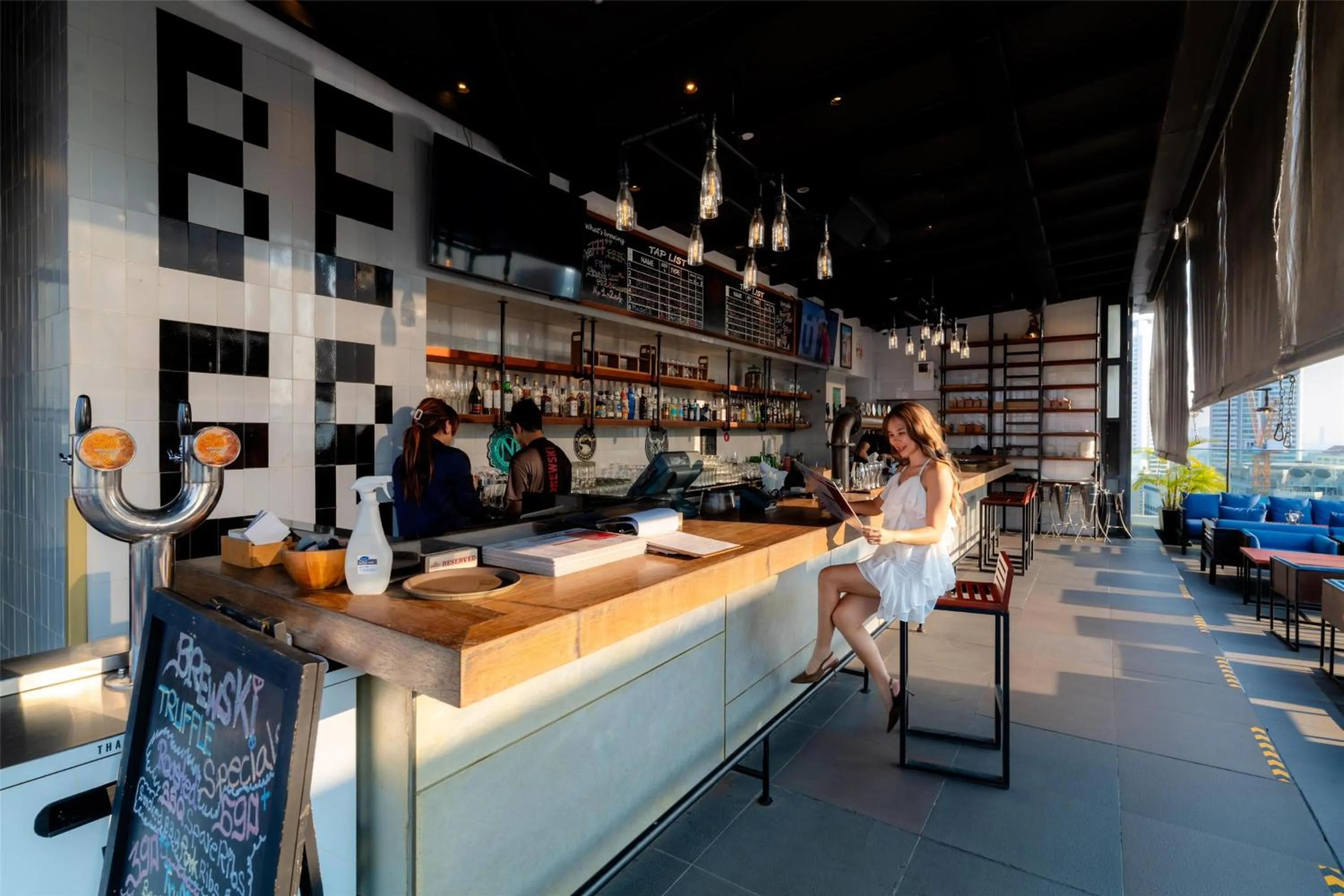 Restaurant/places to eat in Radisson Blu Plaza Bangkok