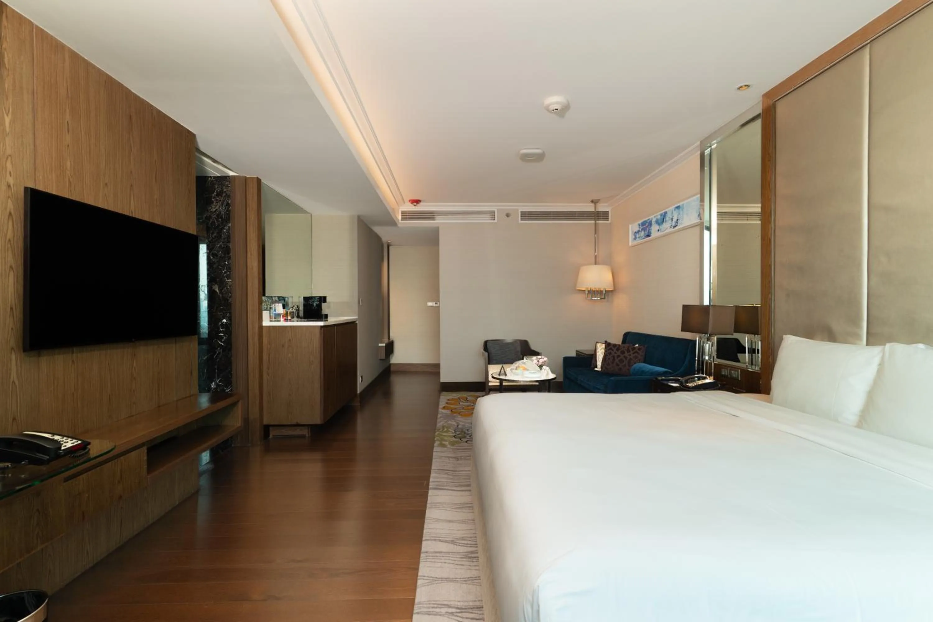 Bedroom, Bed in Radisson Blu Plaza Bangkok