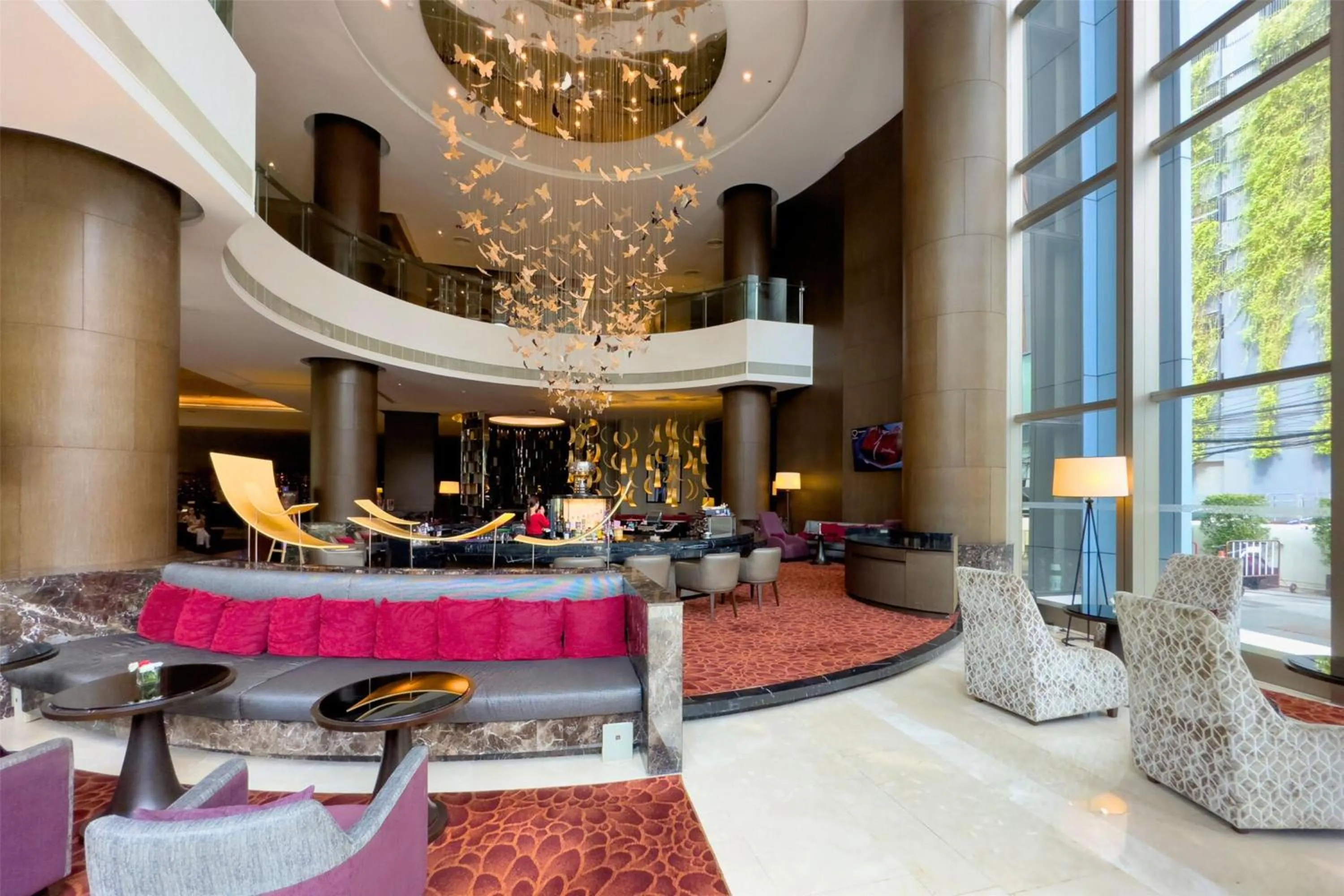 Lounge or bar in Radisson Blu Plaza Bangkok