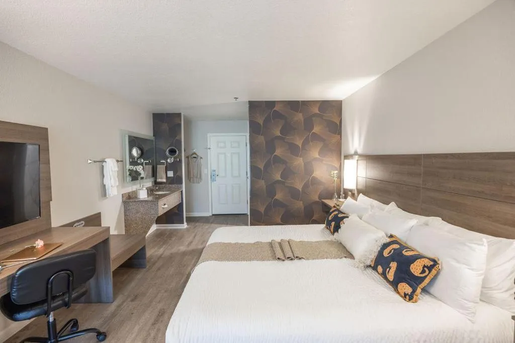 Bed in Lewis River Inn