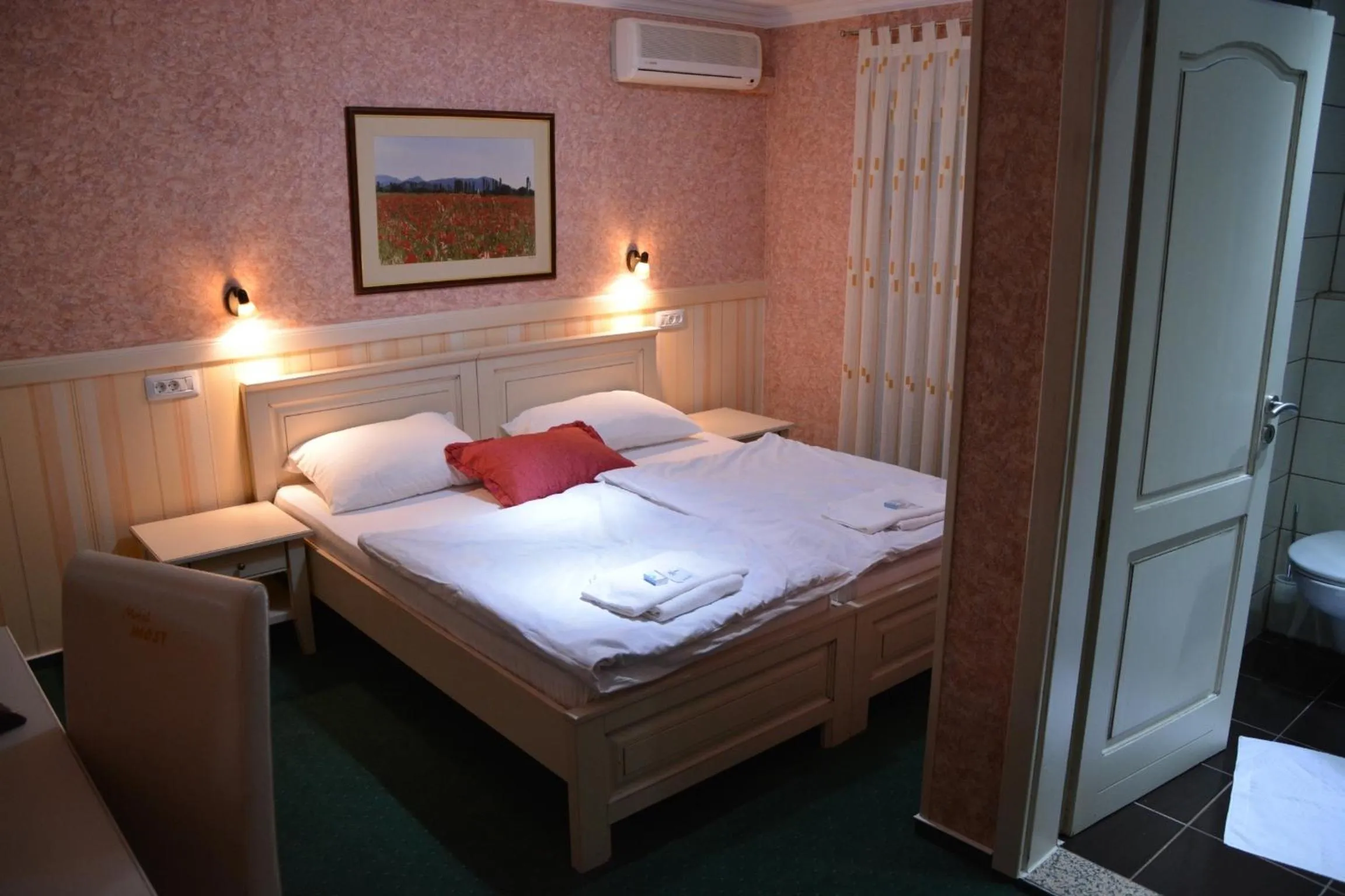 Bedroom, Bed in Motel Most