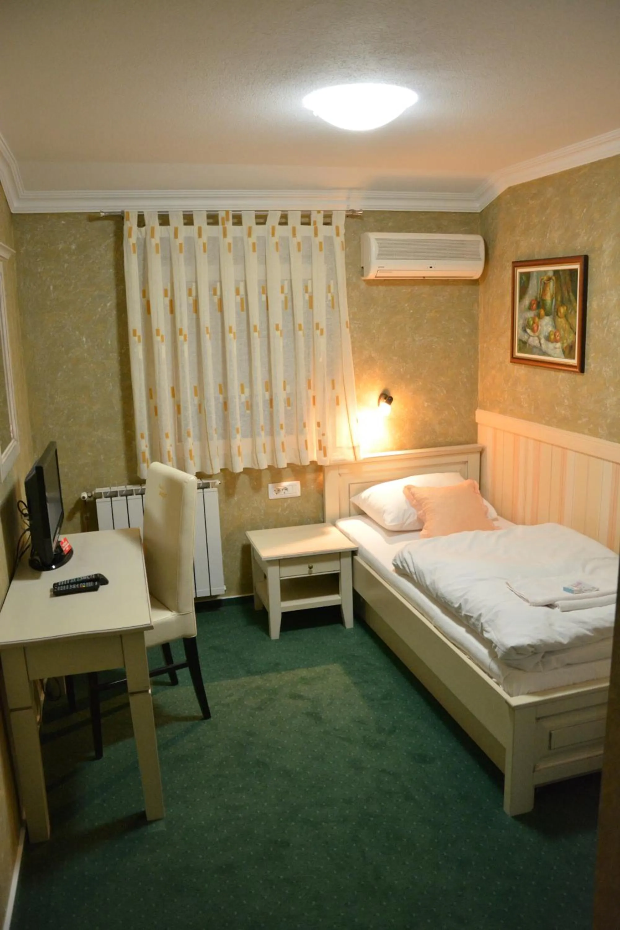 Bedroom, Bed in Motel Most