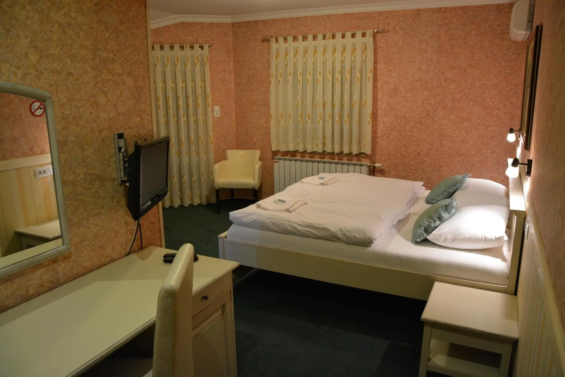 Bedroom, Bed in Motel Most