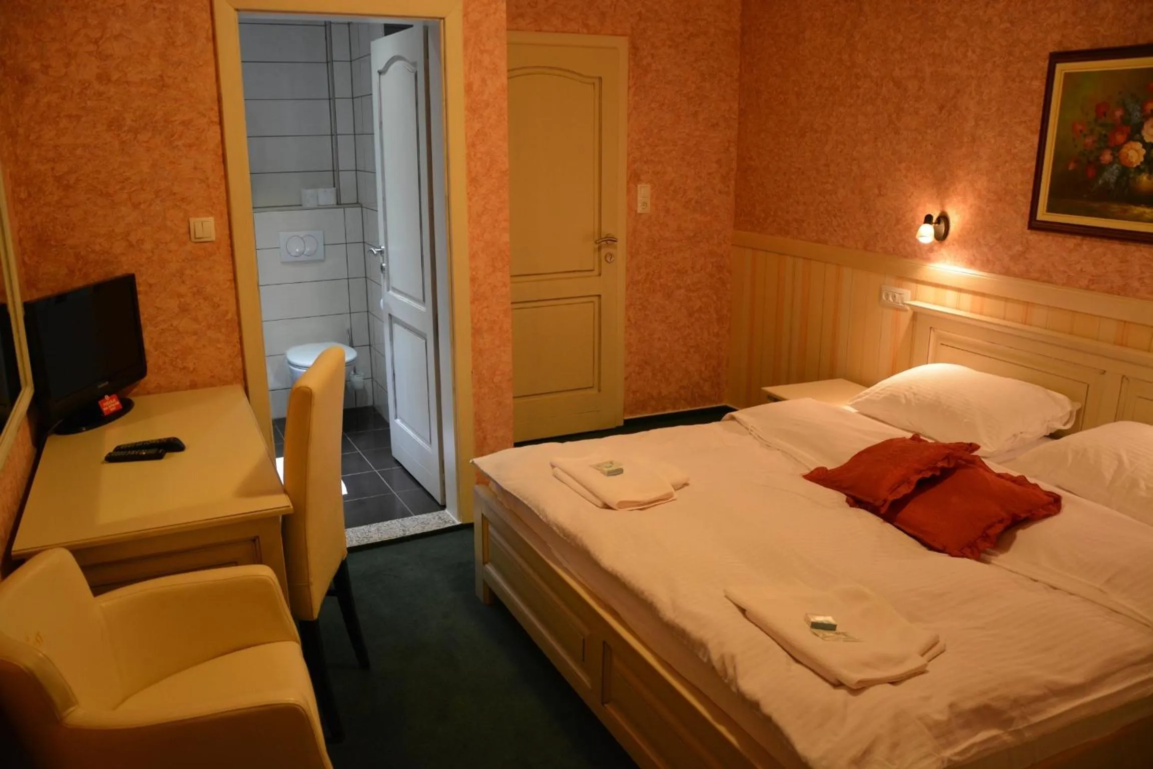 Bedroom, Bed in Motel Most