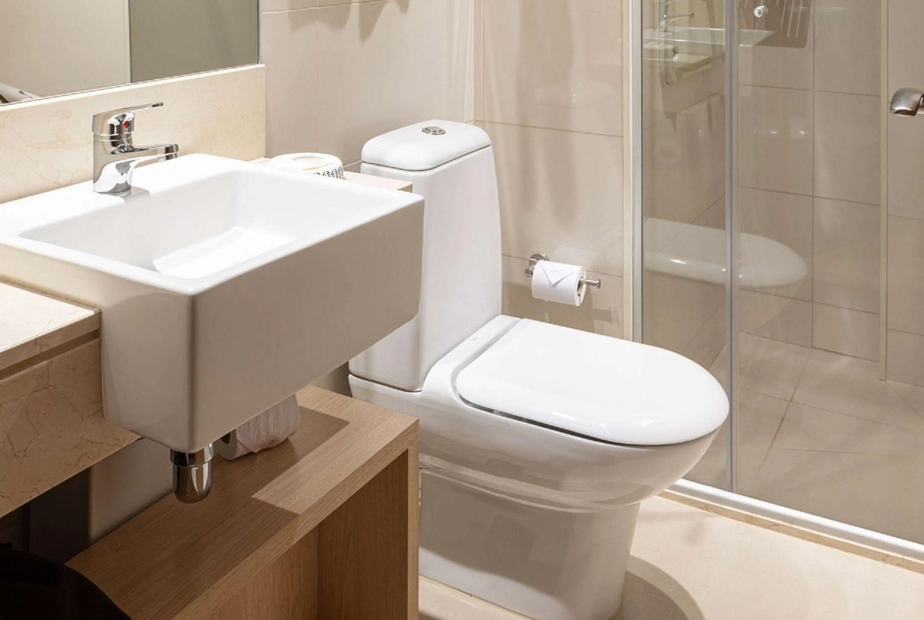 Bathroom in Tryp by Wyndham Brasília Nações