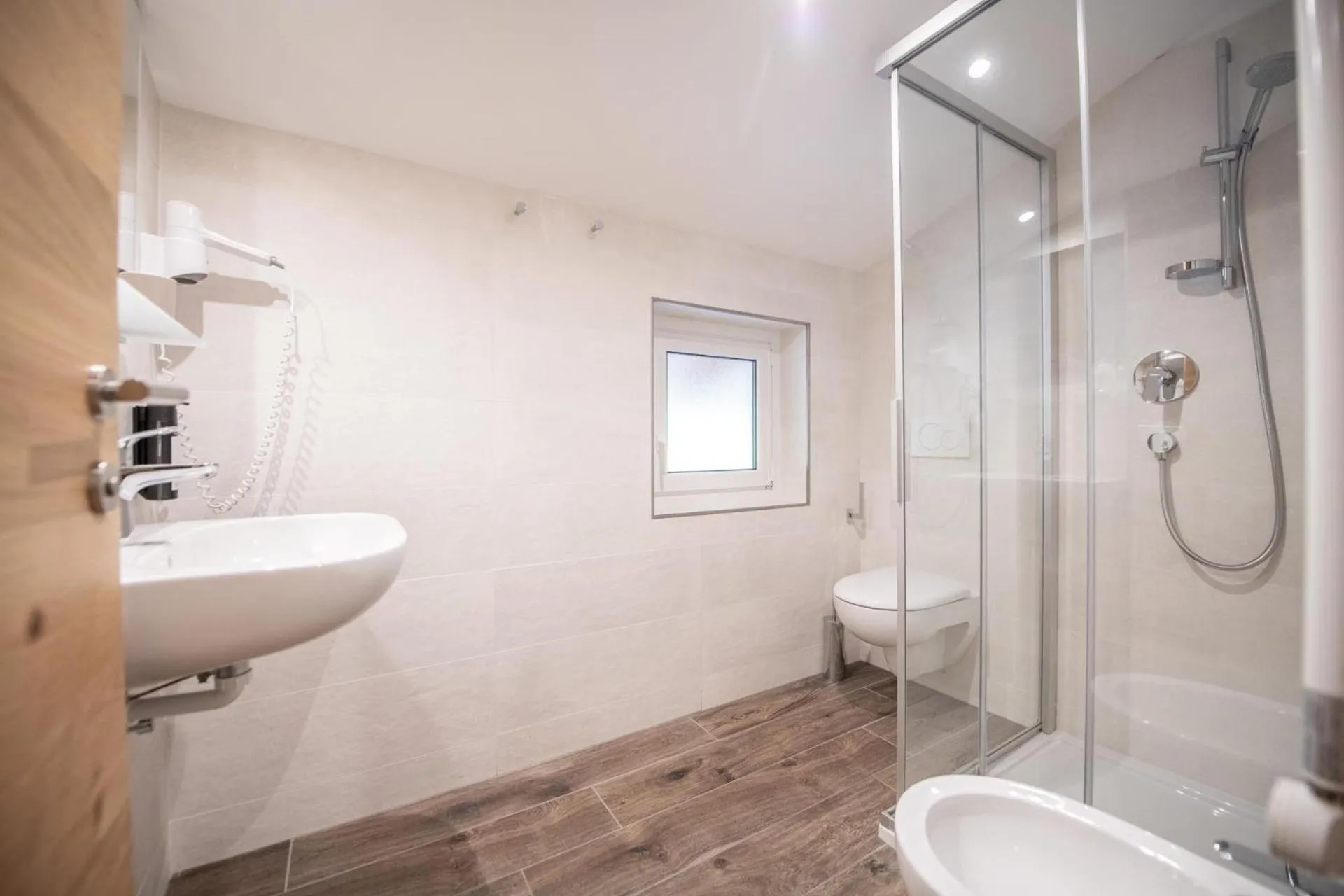 Bathroom in Hotel Lago della Creta