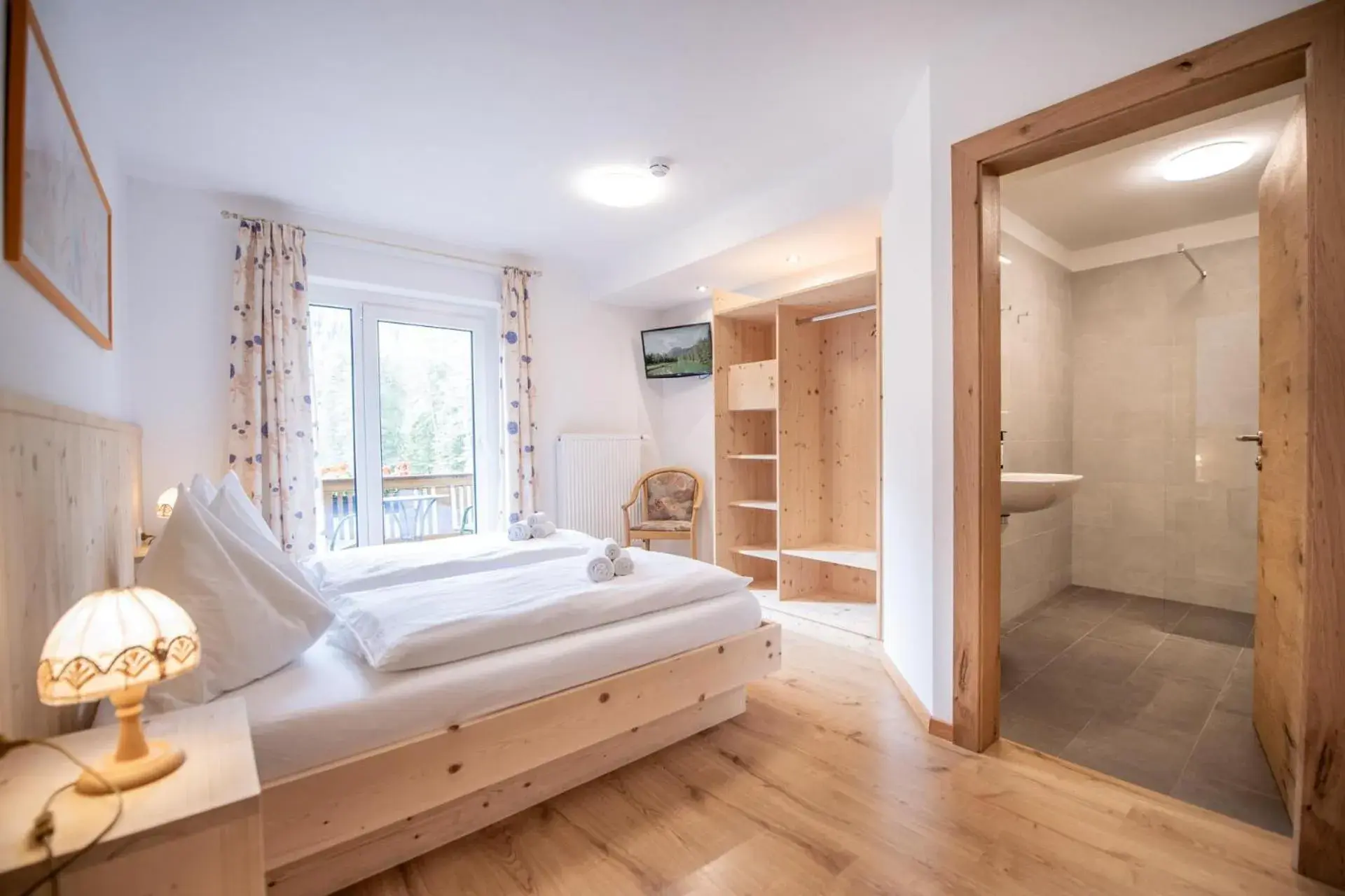 Double Room with Lake View in Hotel Lago della Creta Double Room with Lake View in Hotel Lago della Creta