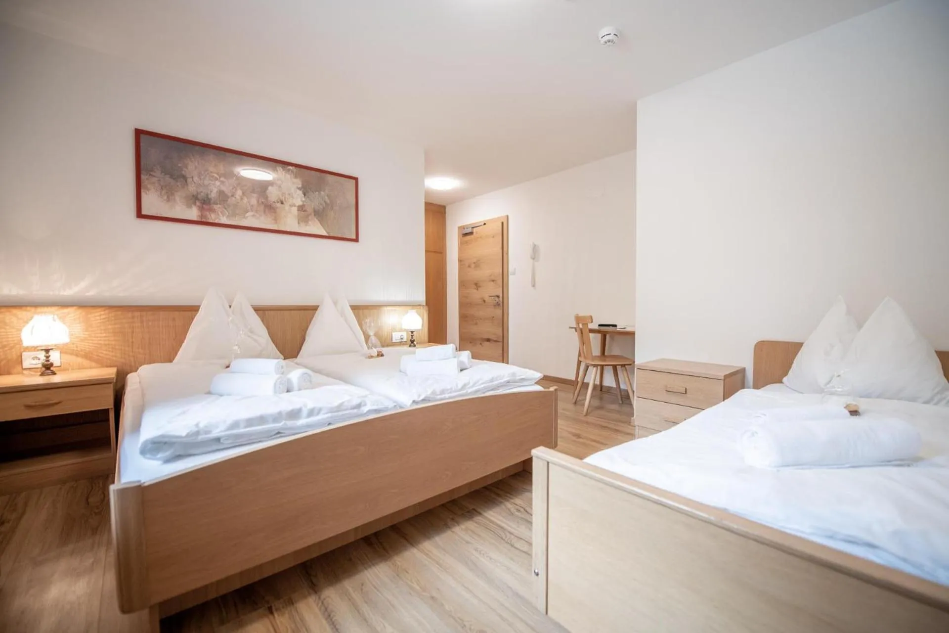 Photo of the whole room, Bed in Hotel Lago della Creta