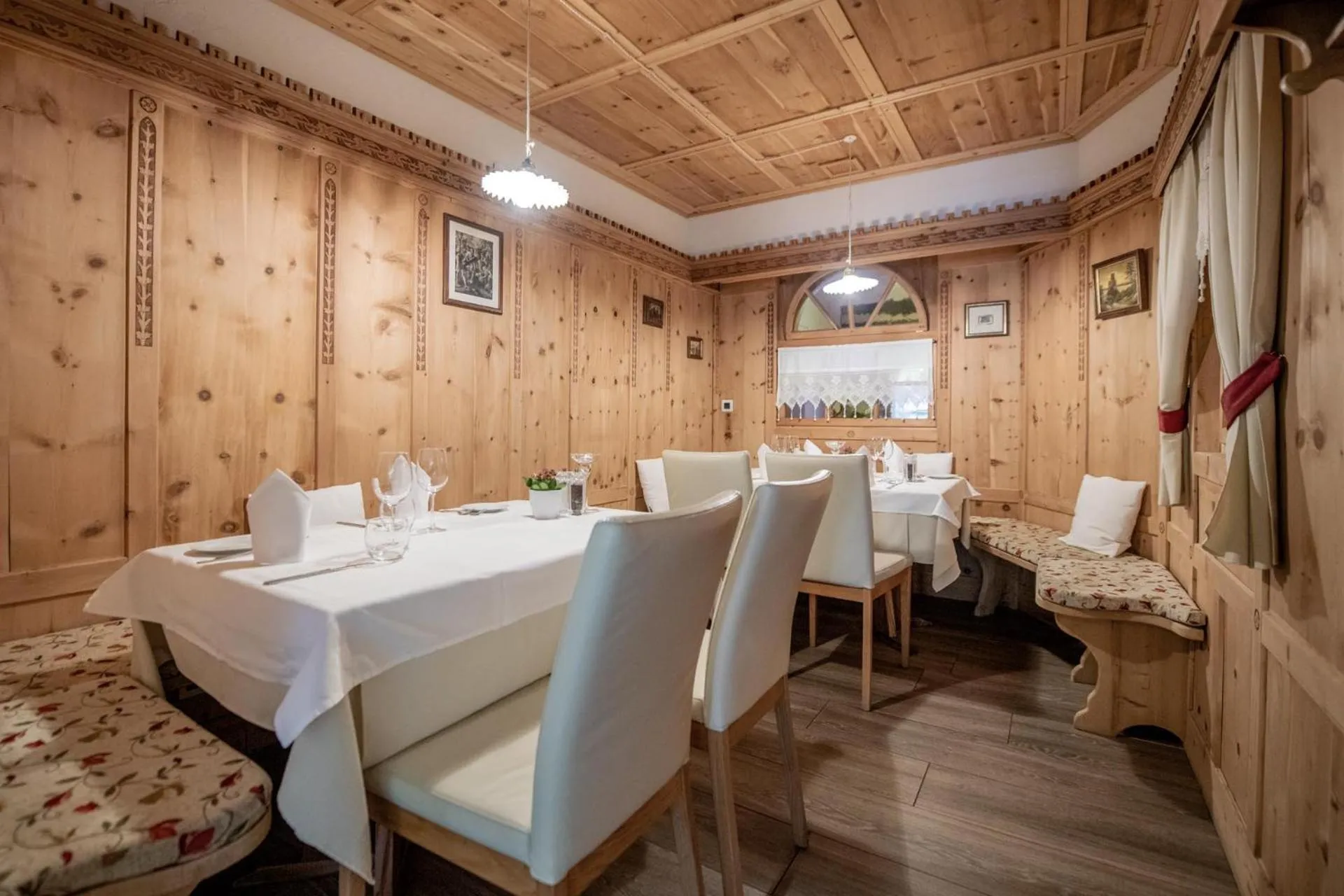 Restaurant/places to eat in Hotel Lago della Creta