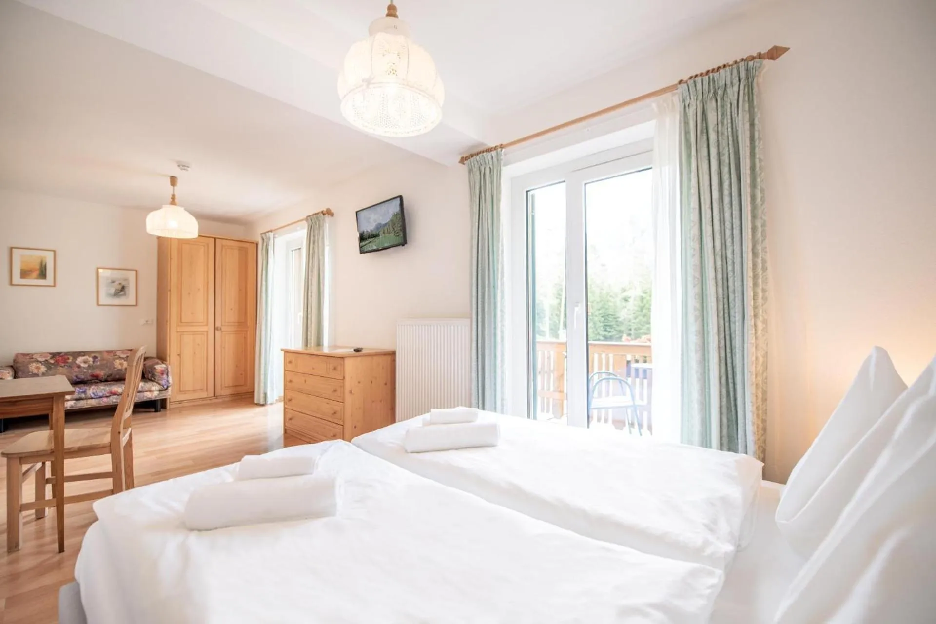 Bedroom, Bed in Hotel Lago della Creta