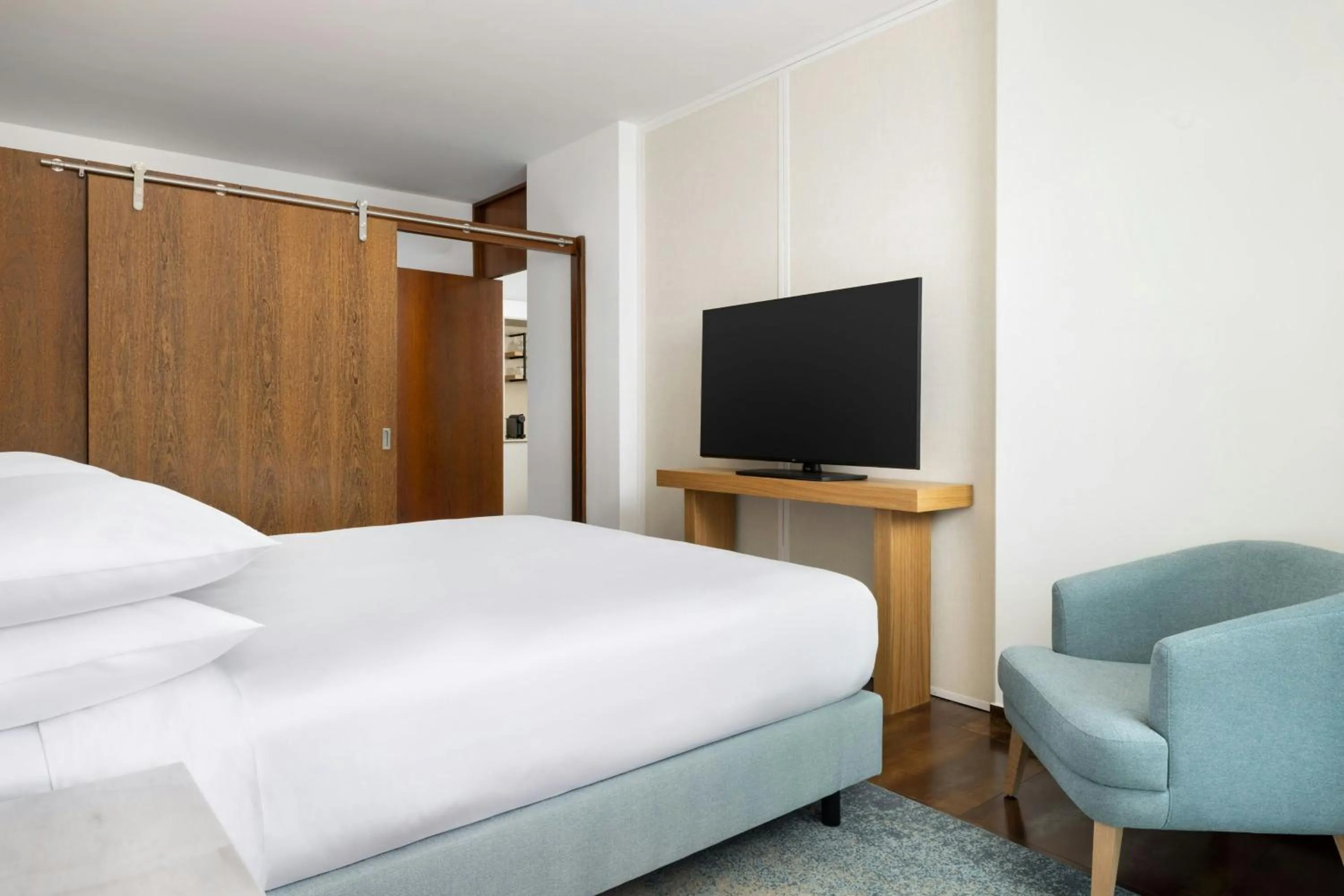 Photo of the whole room, Bed in Marriott Residences Salgados Resort, Algarve