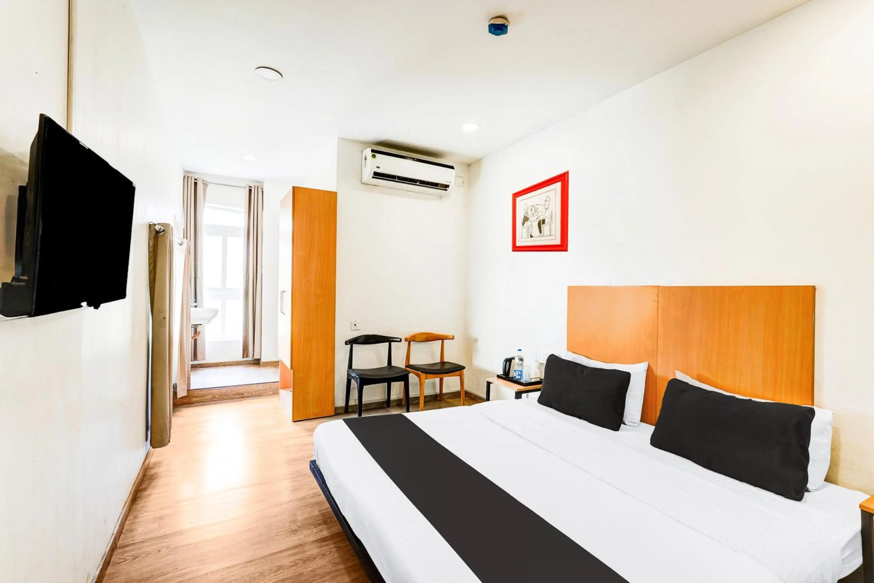 Bedroom, Bed in Super Collection O OMR Perungudi Thiruvanmiyur Beach