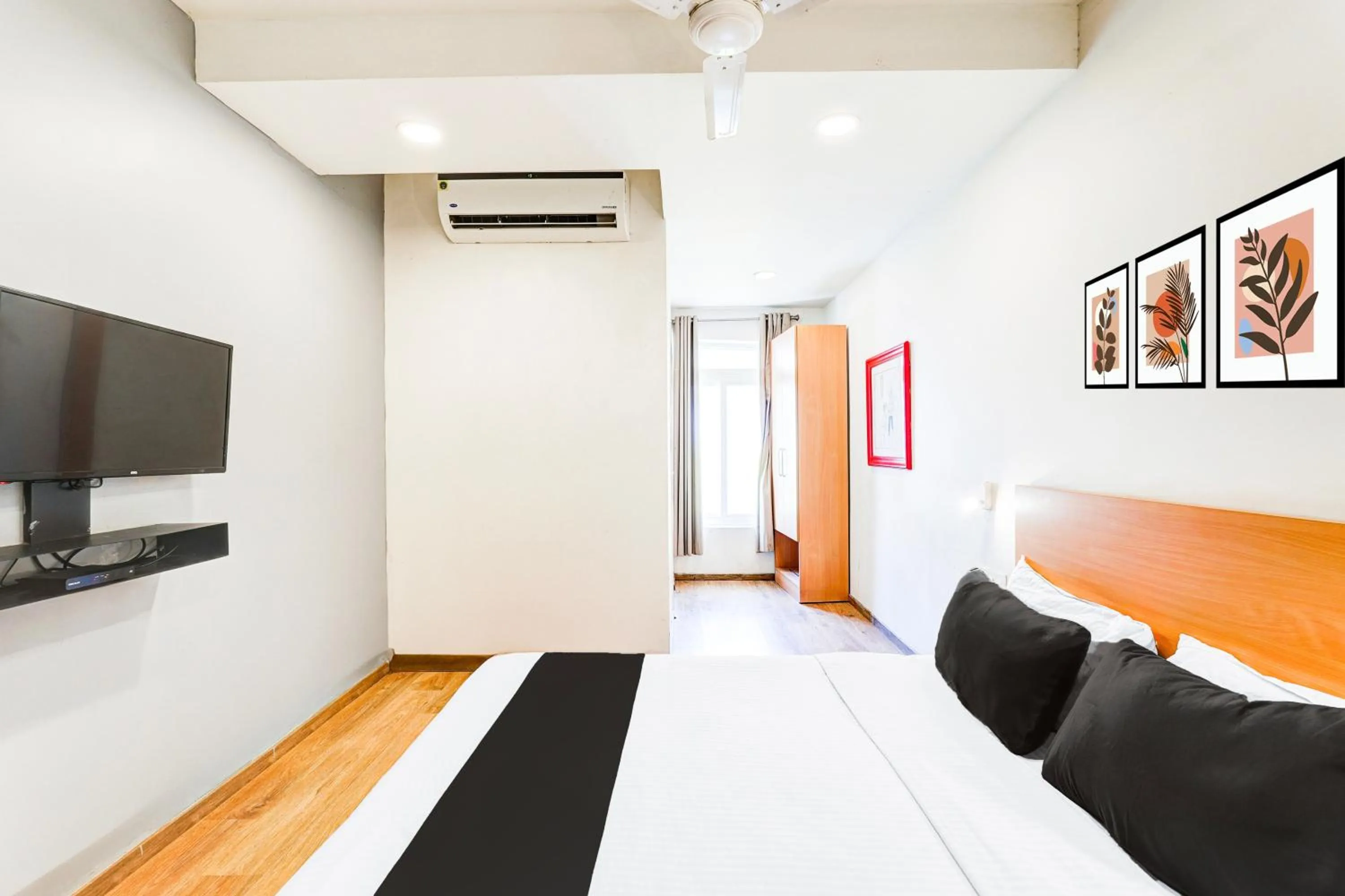 Bedroom, Bed in Super Collection O OMR Perungudi Thiruvanmiyur Beach