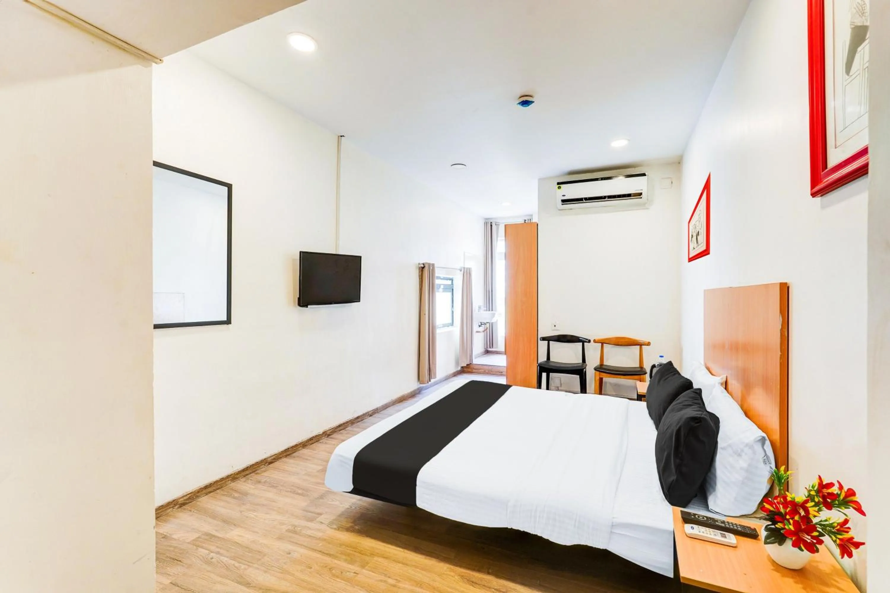 Bedroom, Bed in Super Collection O OMR Perungudi Thiruvanmiyur Beach