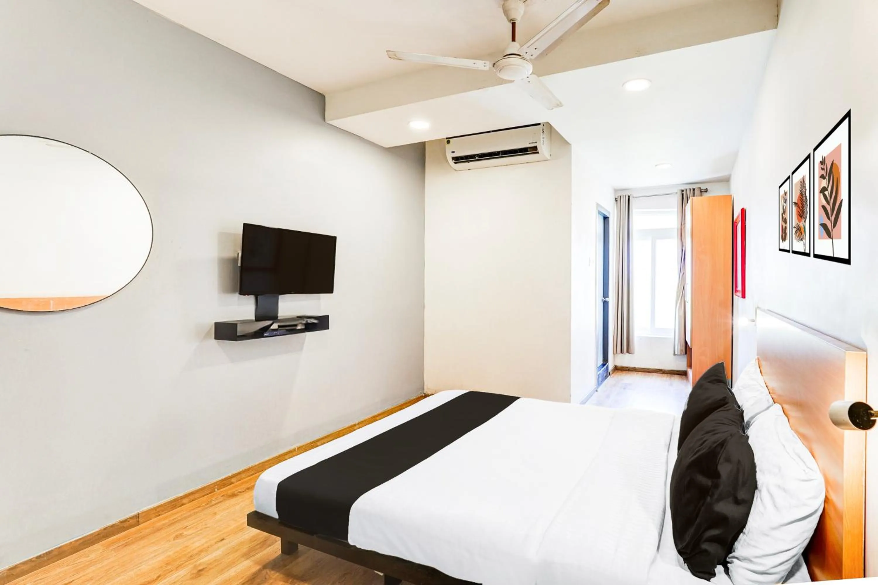 Bedroom, Bed in Super Collection O OMR Perungudi Thiruvanmiyur Beach