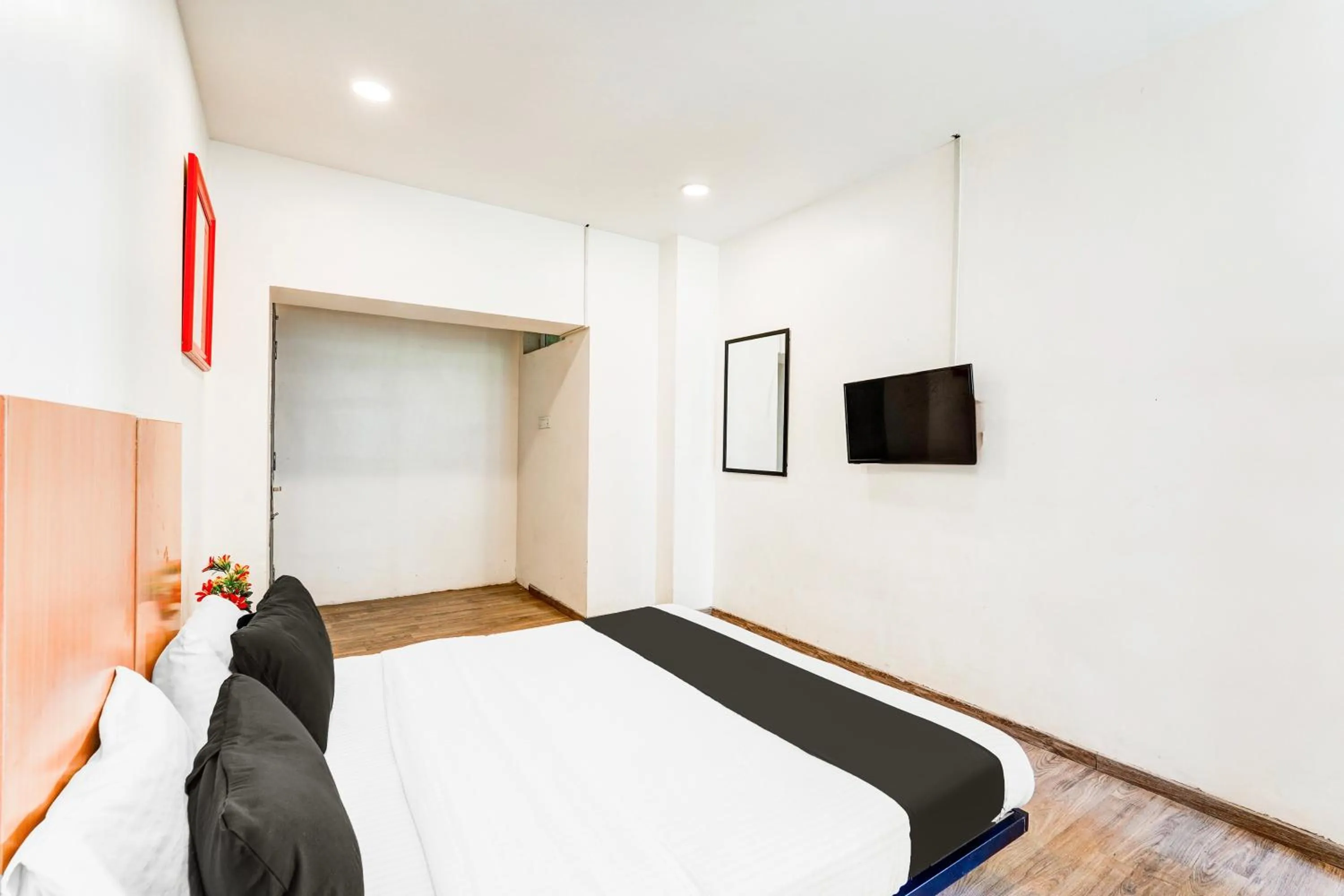 Bedroom, Bed in Super Collection O OMR Perungudi Thiruvanmiyur Beach