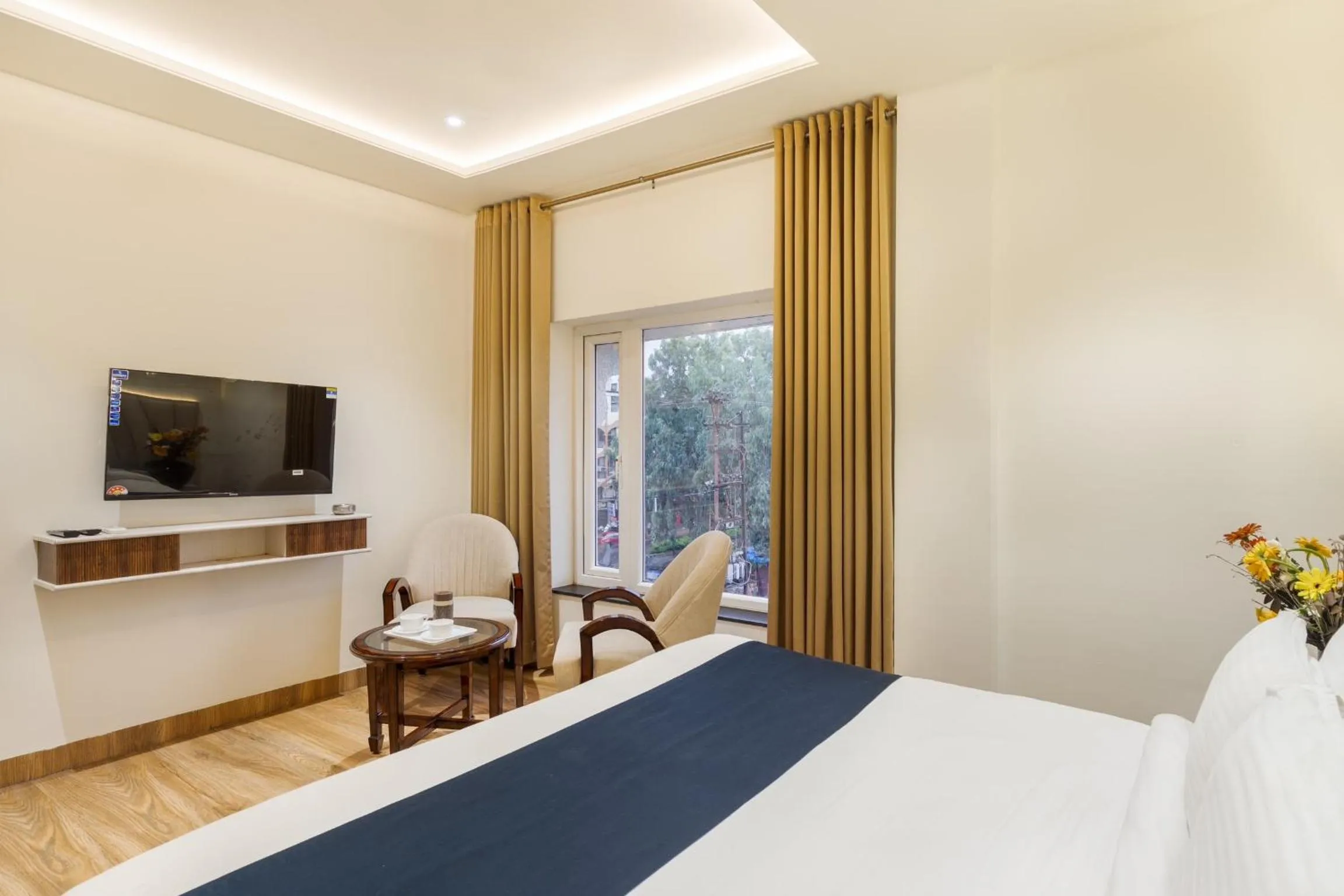 Bedroom, Bed in Hotel Meghdoot, Bhopal