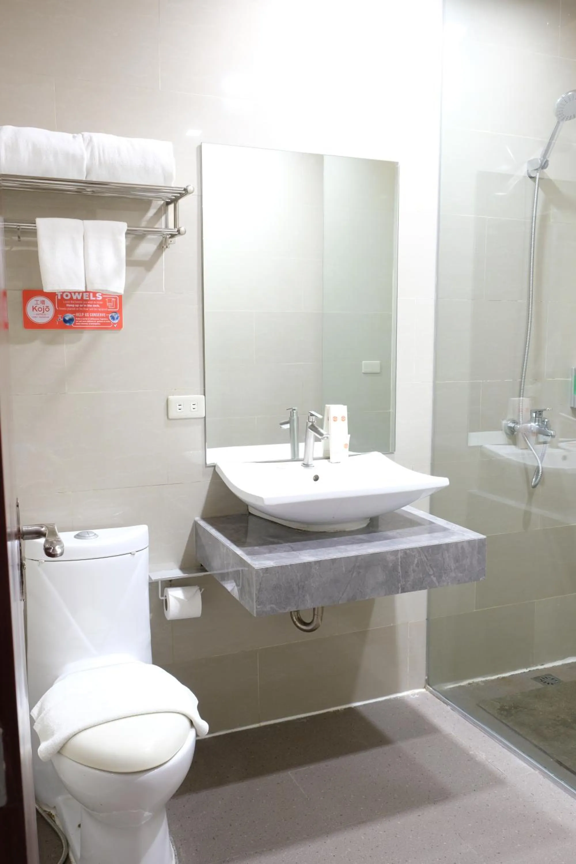 Bathroom in Kojo Hotels Cebu-Mandaue