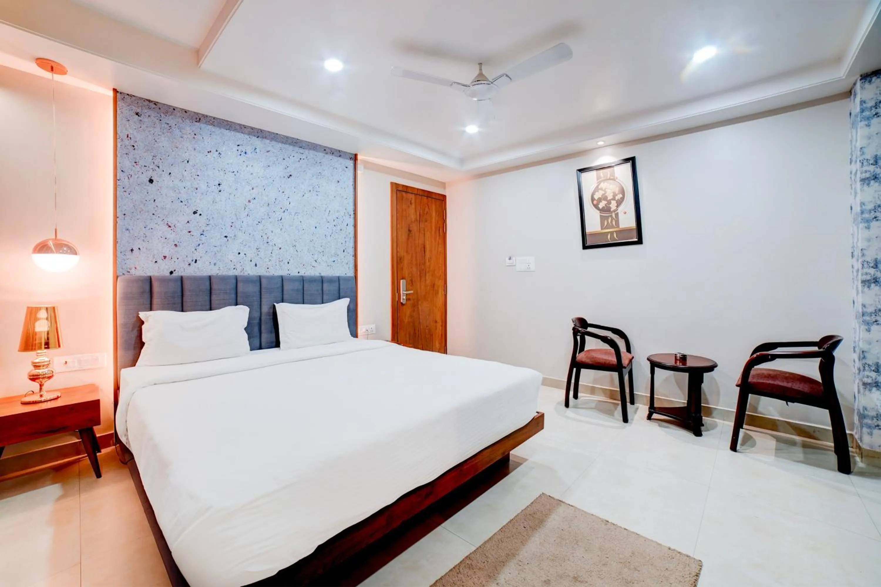 Bedroom, Bed in Palette by CheckIn Patel Nagar Bhopal