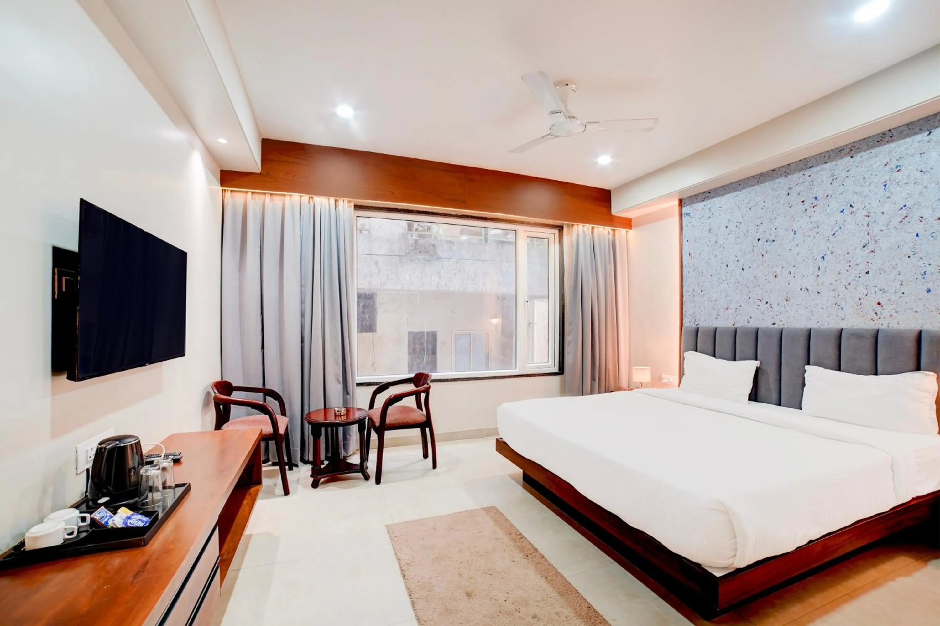 Bedroom, Bed in Palette by CheckIn Patel Nagar Bhopal