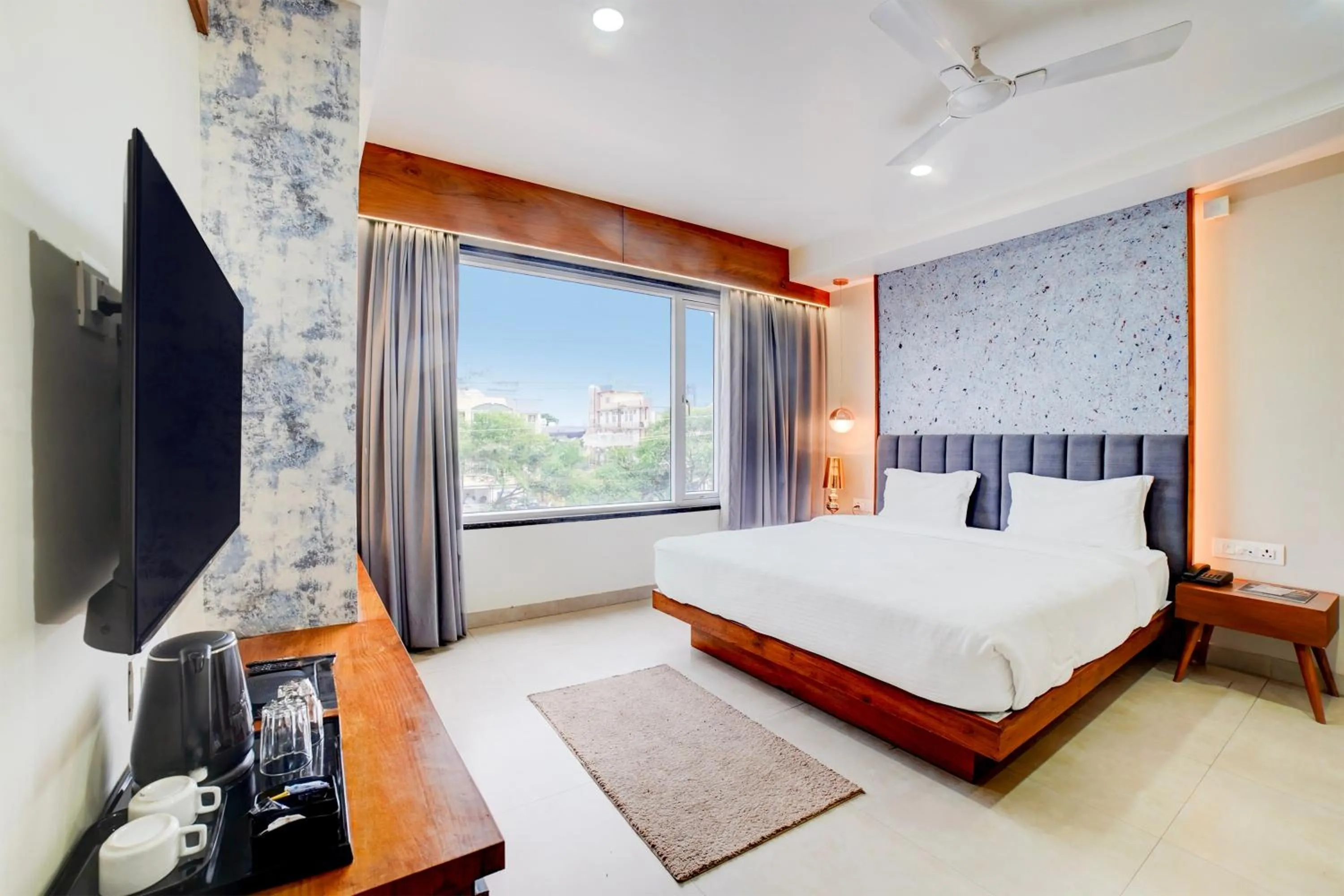 Bedroom, Bed in Palette by CheckIn Patel Nagar Bhopal