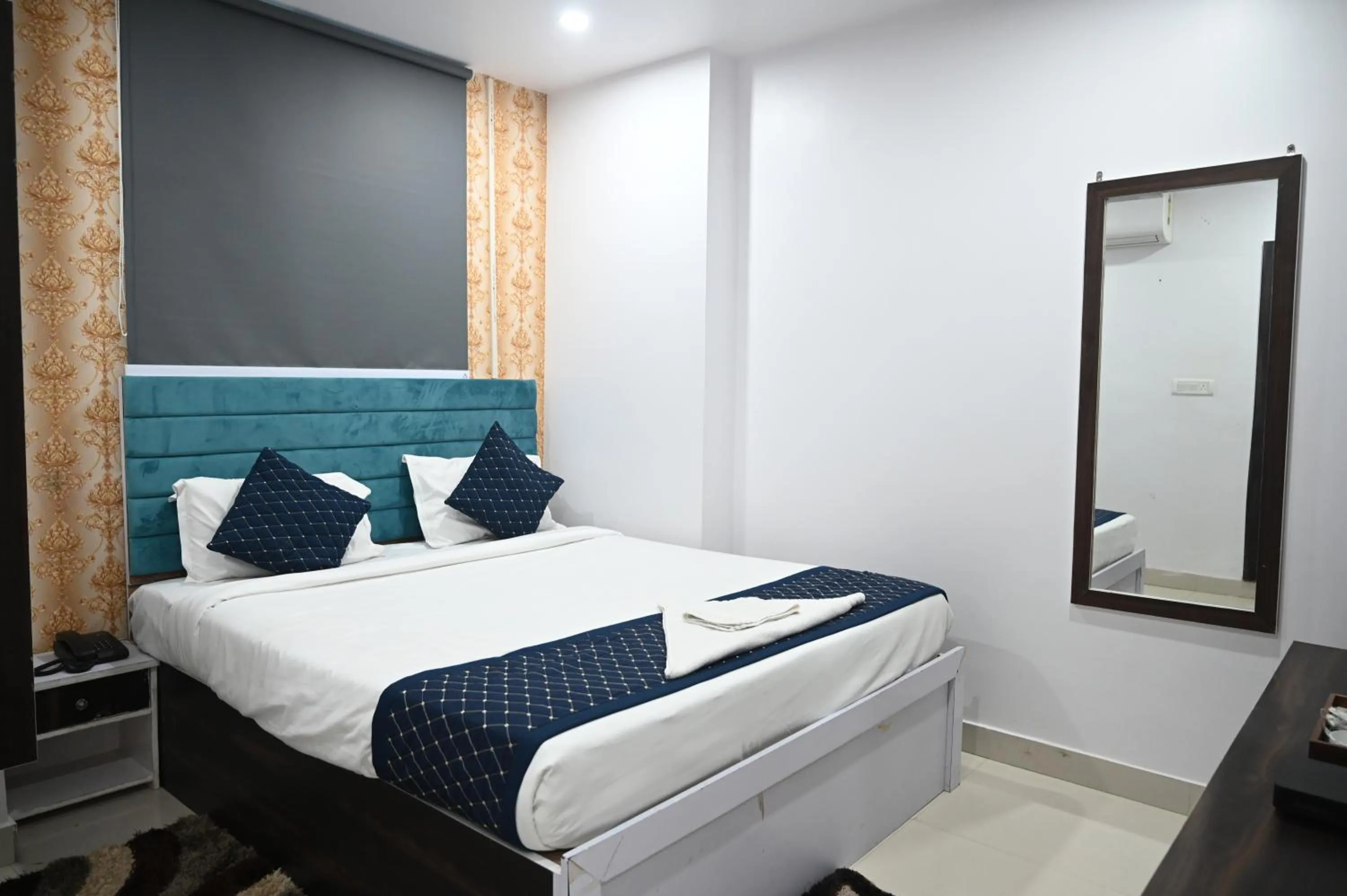 Bed in HOTEL DIAMANT INN