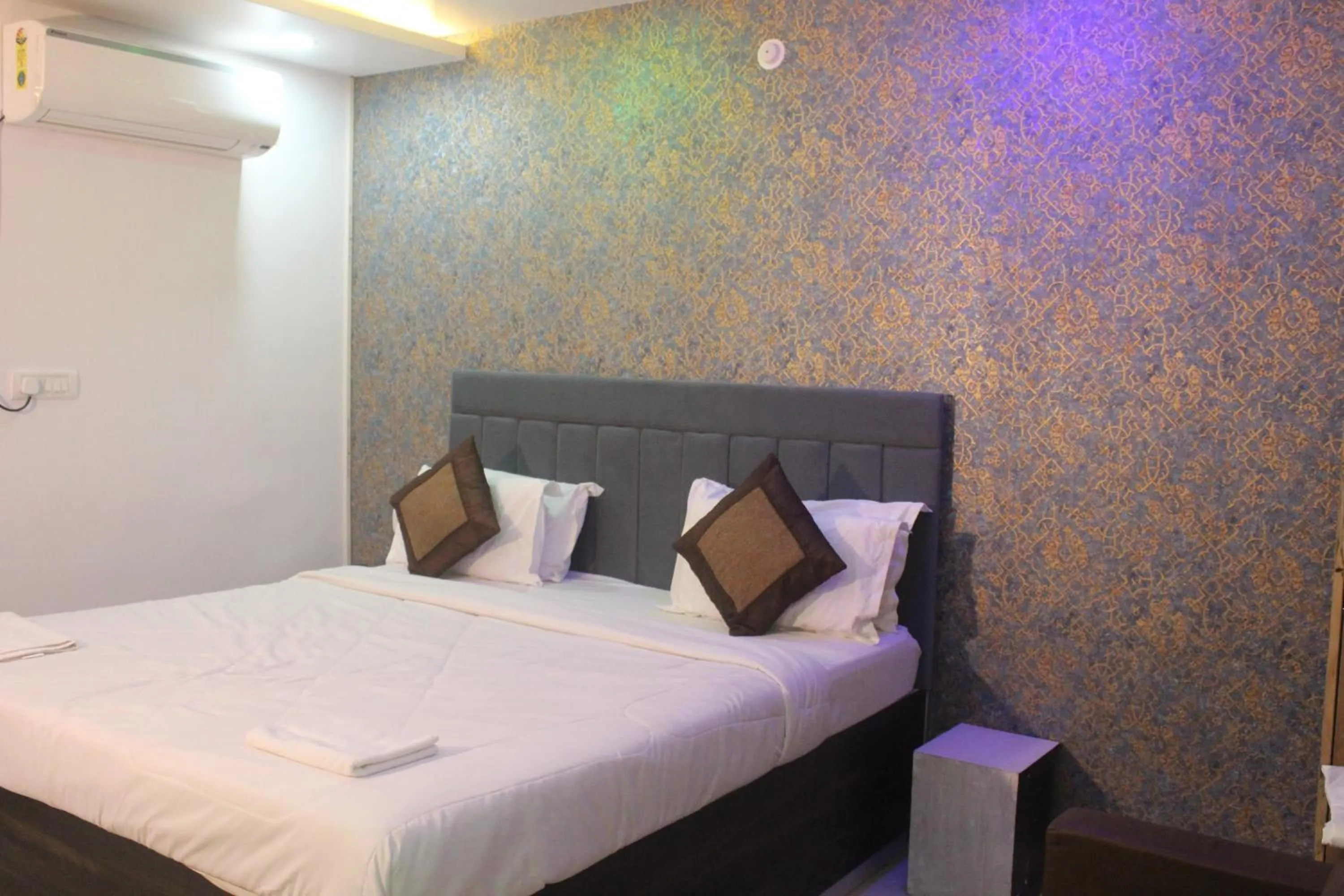 Bedroom in HOTEL DIAMANT INN