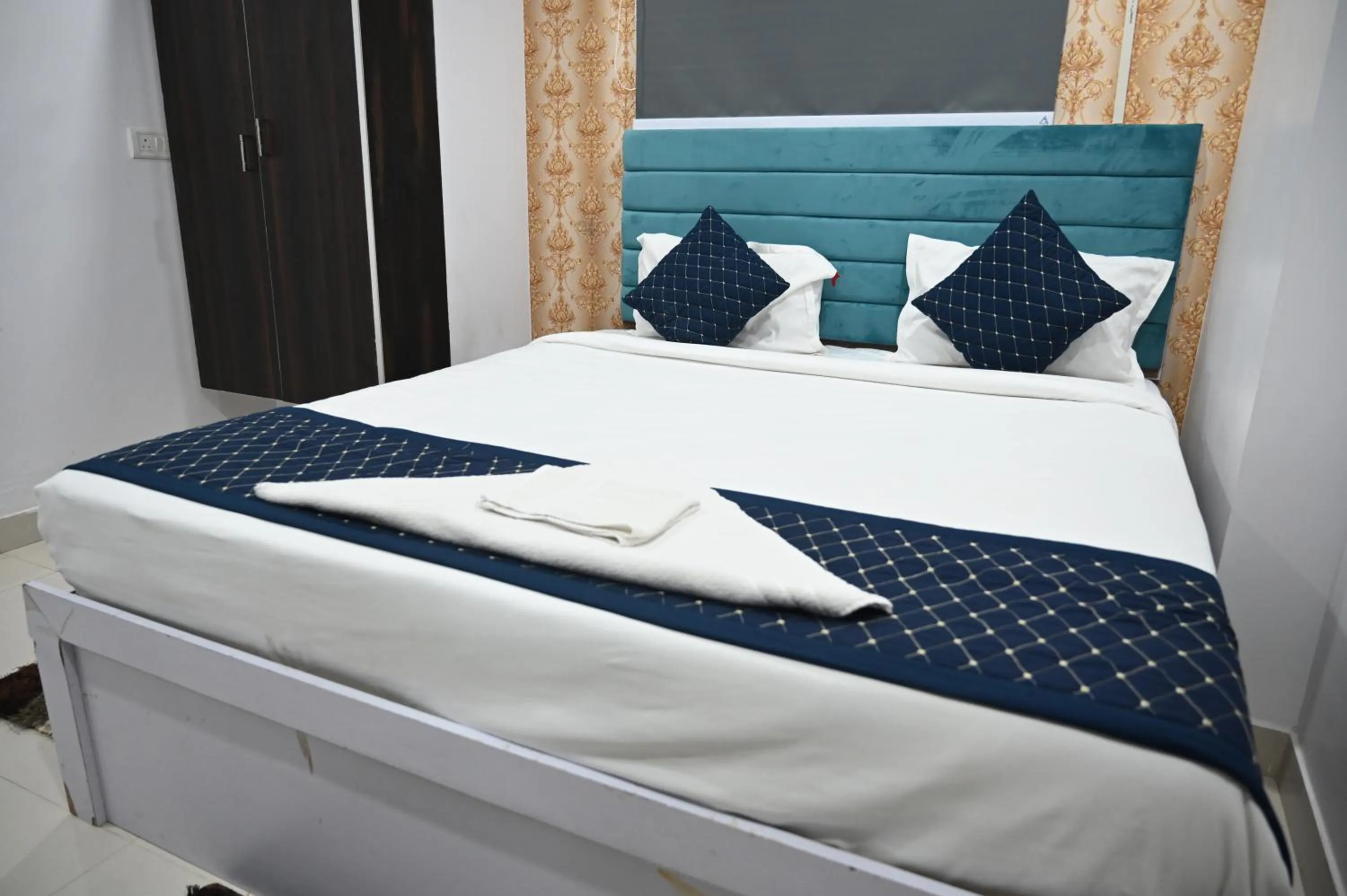 Bed in HOTEL DIAMANT INN