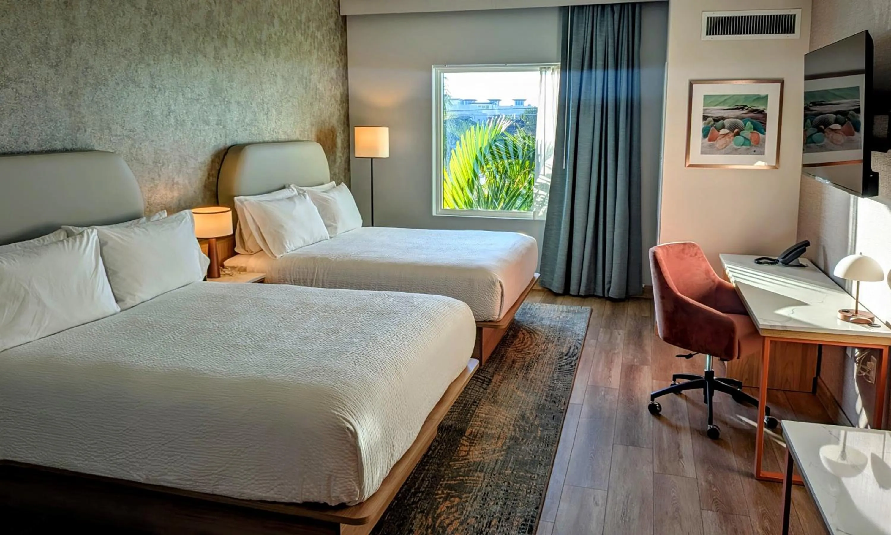 Coffee/tea facilities, Bed in Sea Glass Beach Place, Trademark Collection by Wyndham