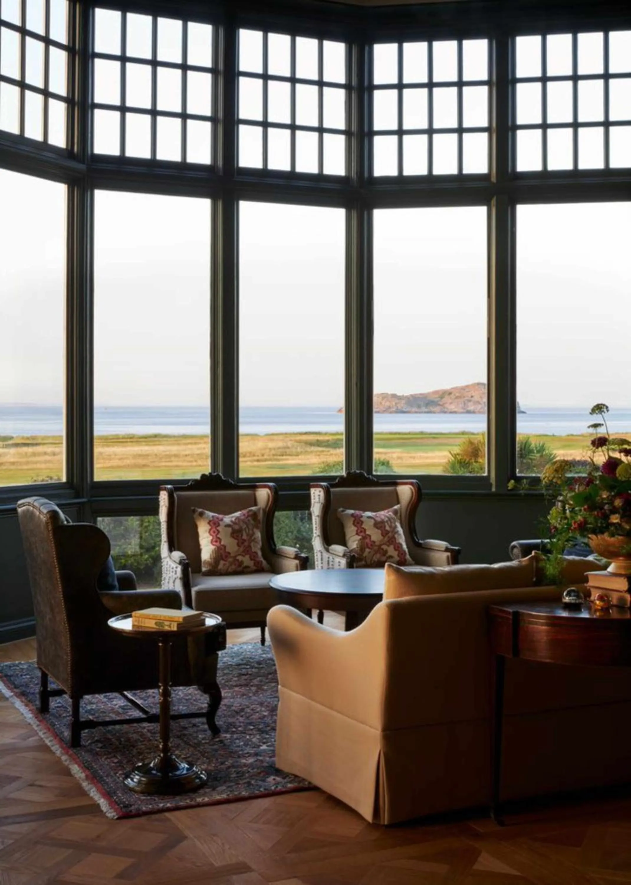 Communal lounge/ TV room in Marine North Berwick