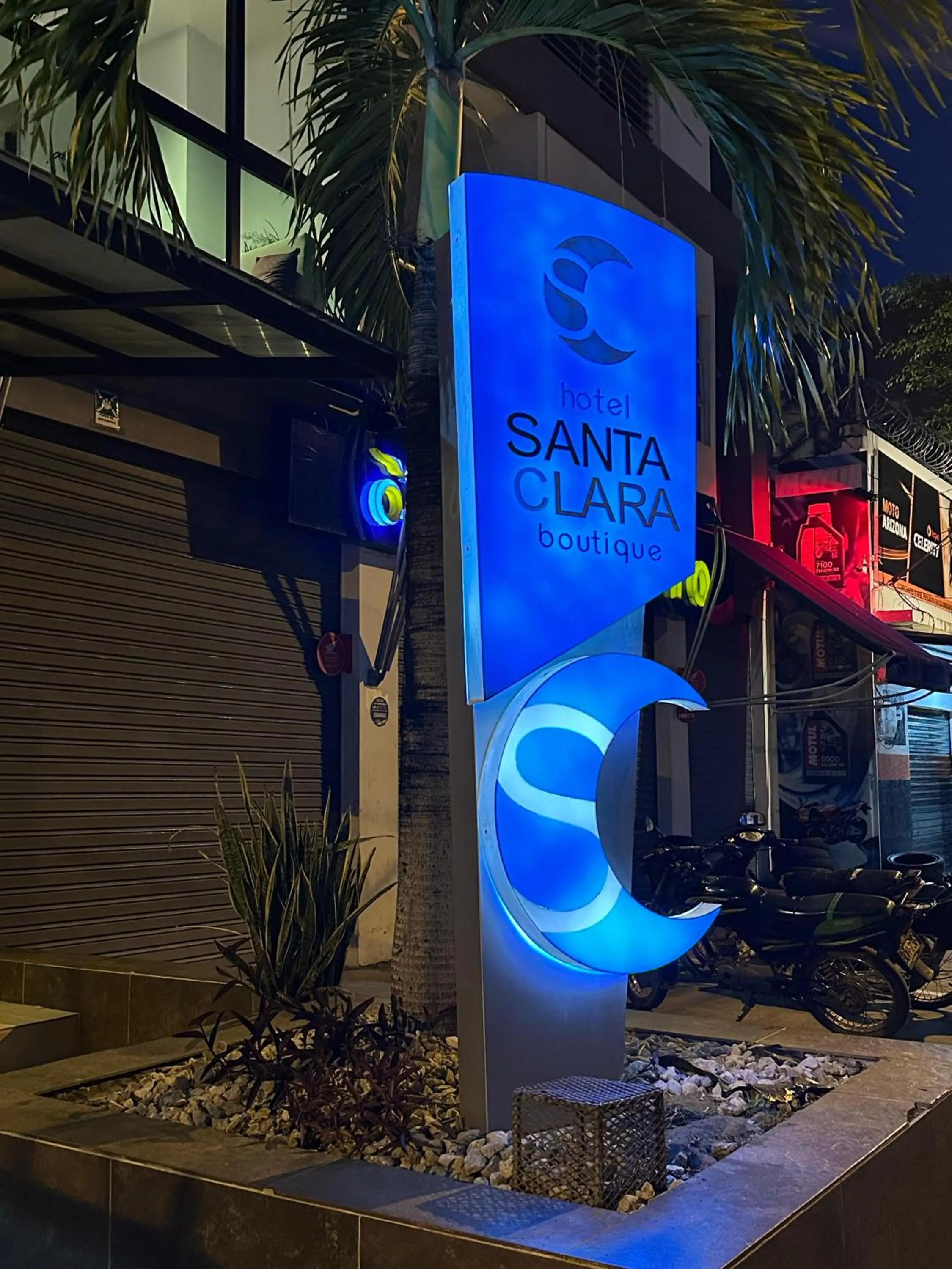 Night in Hotel Santa Clara Boutique