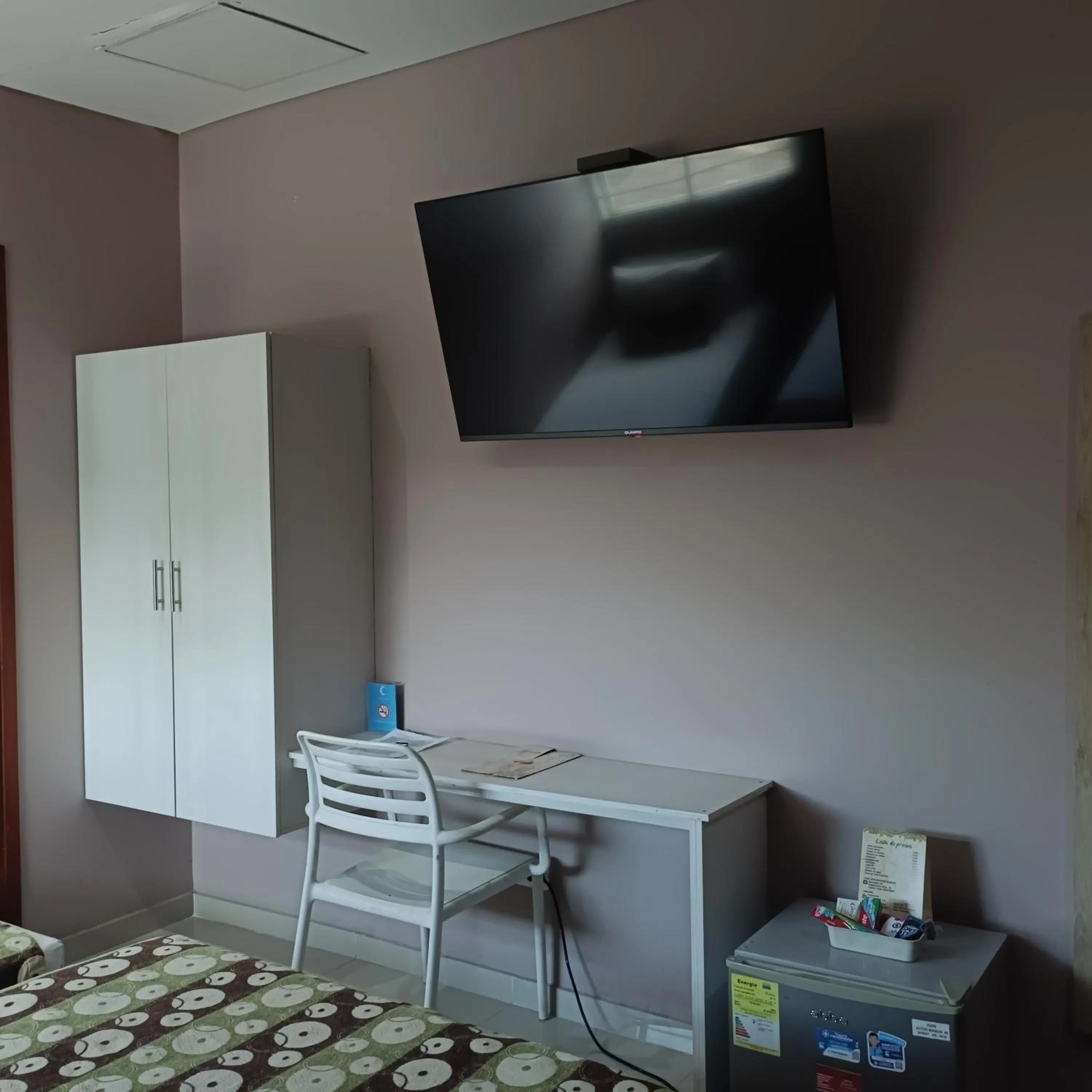 TV and multimedia in Hotel Santa Clara Boutique