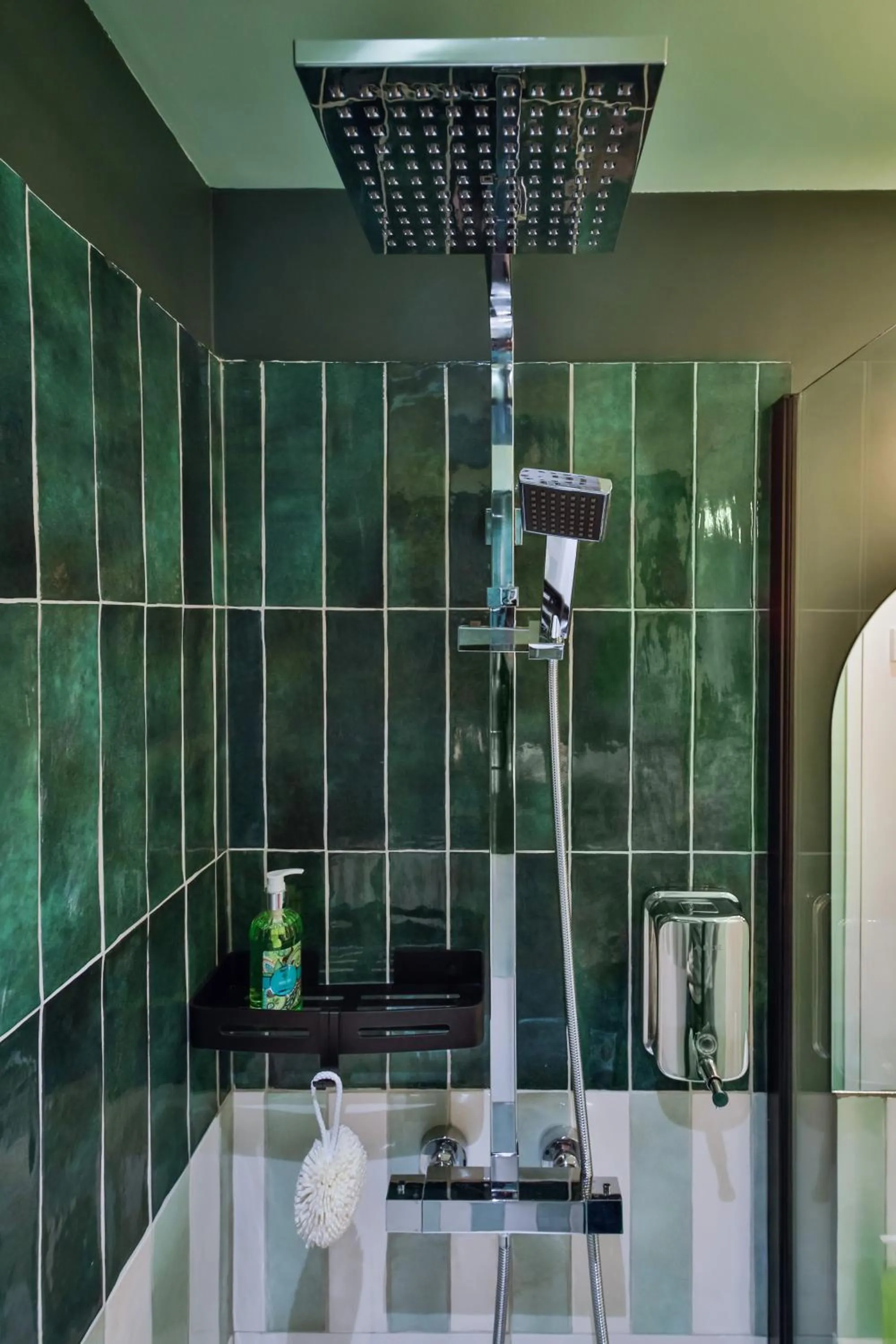Shower in WS Louvre - Saint-Roch