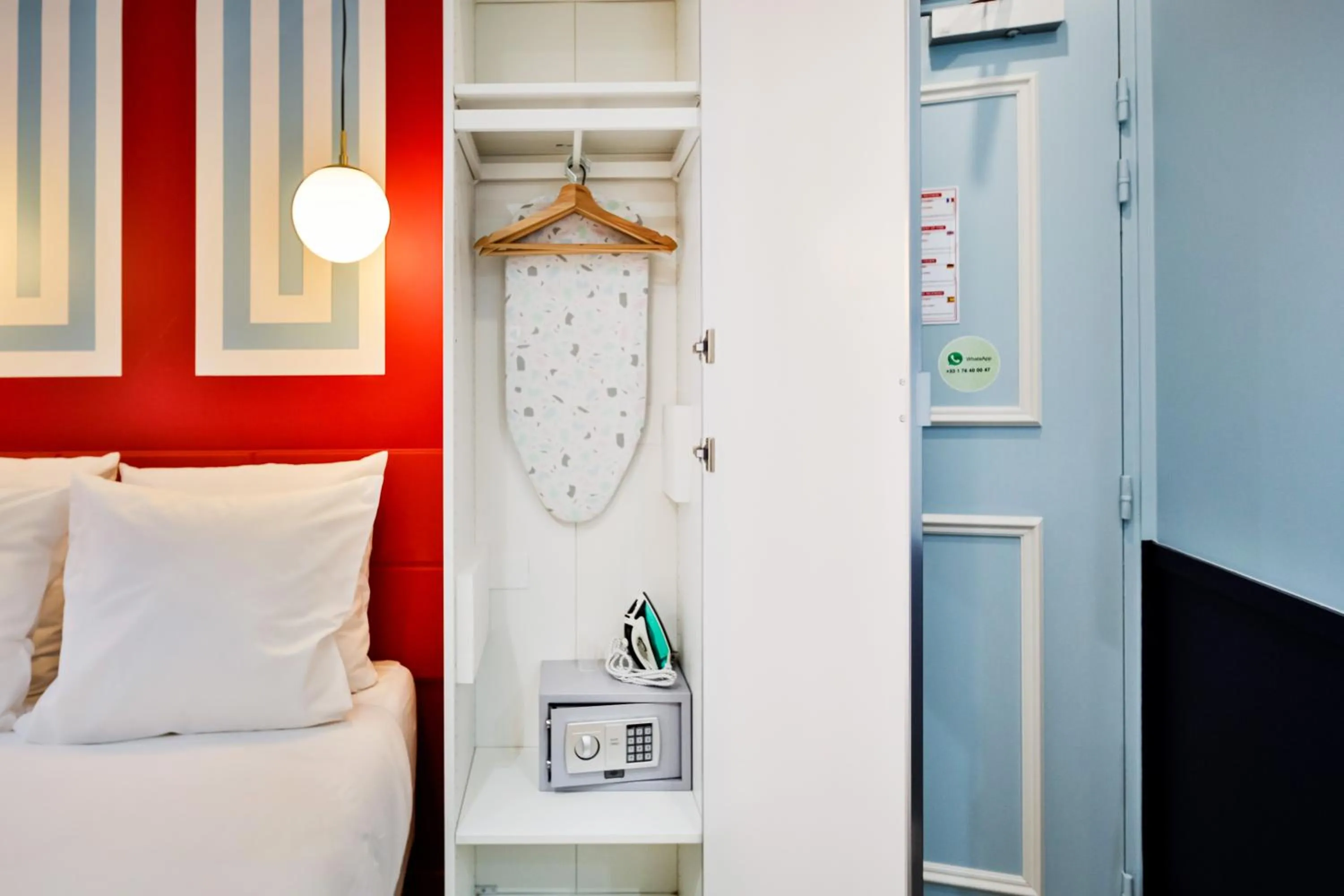 microwave, Bed in WS Louvre - Saint-Roch