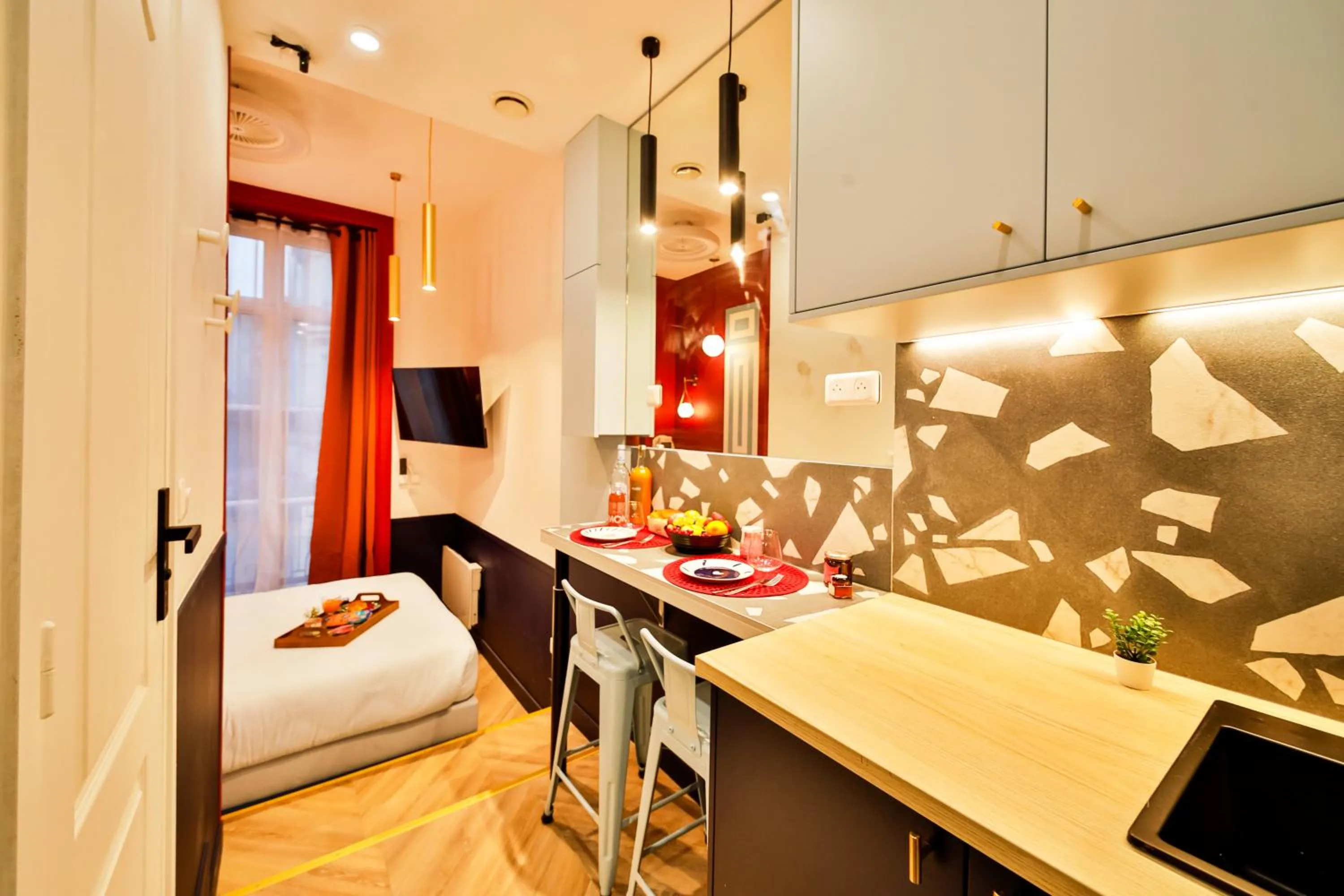 Photo of the whole room, Bed in WS Louvre - Saint-Roch
