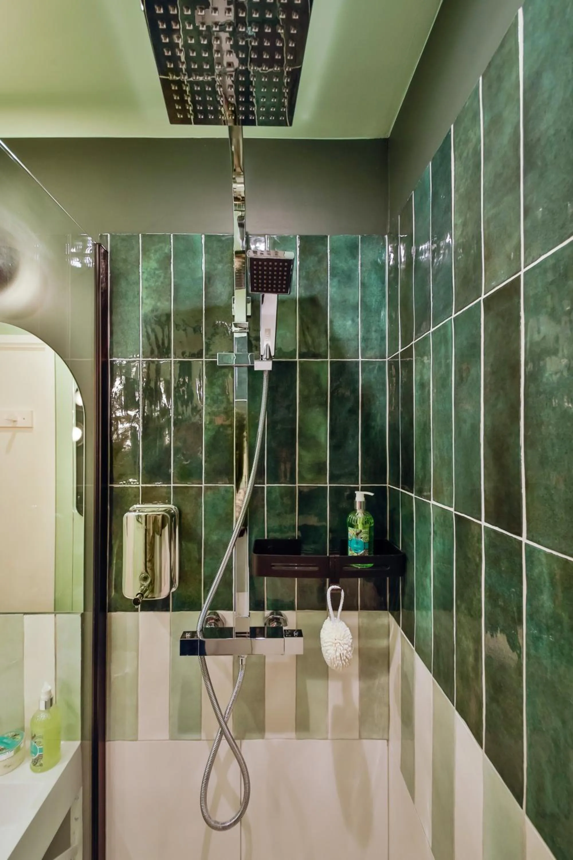 Shower in WS Louvre - Saint-Roch