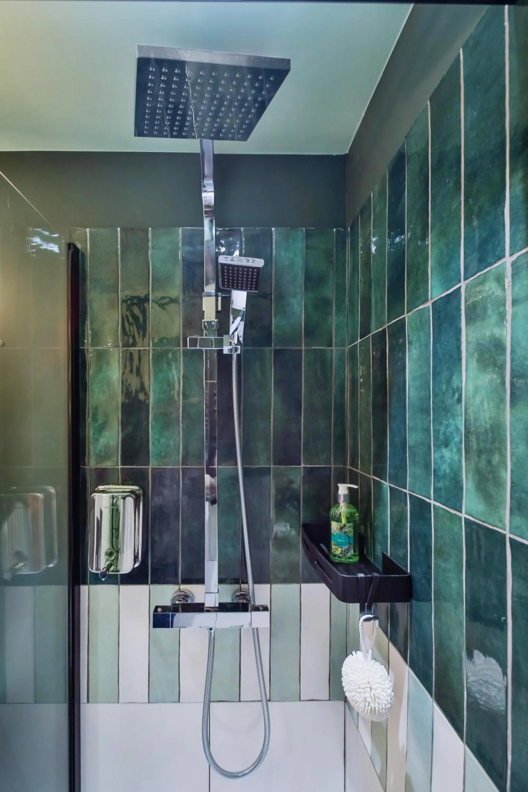 Shower in WS Louvre - Saint-Roch