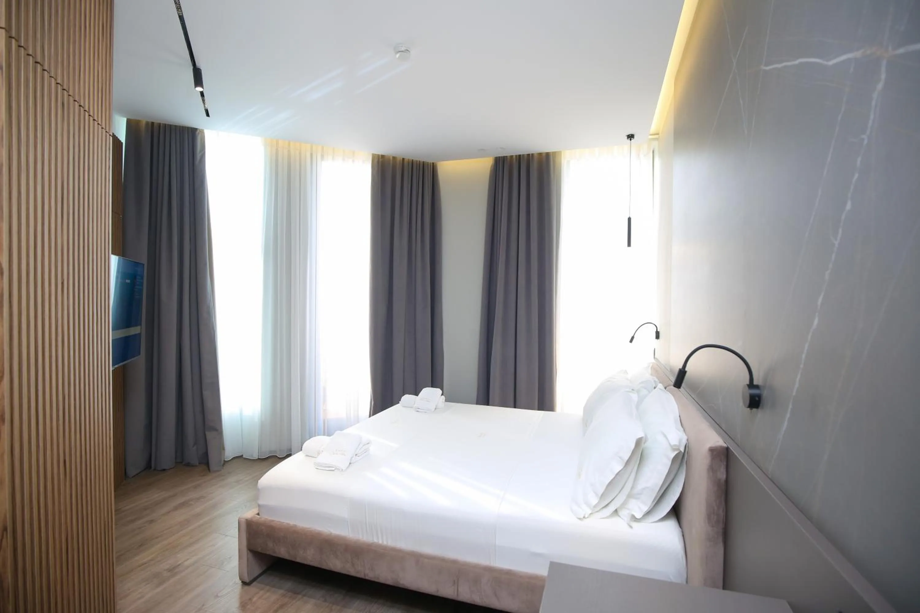 Bedroom, Bed in Charm Hotel