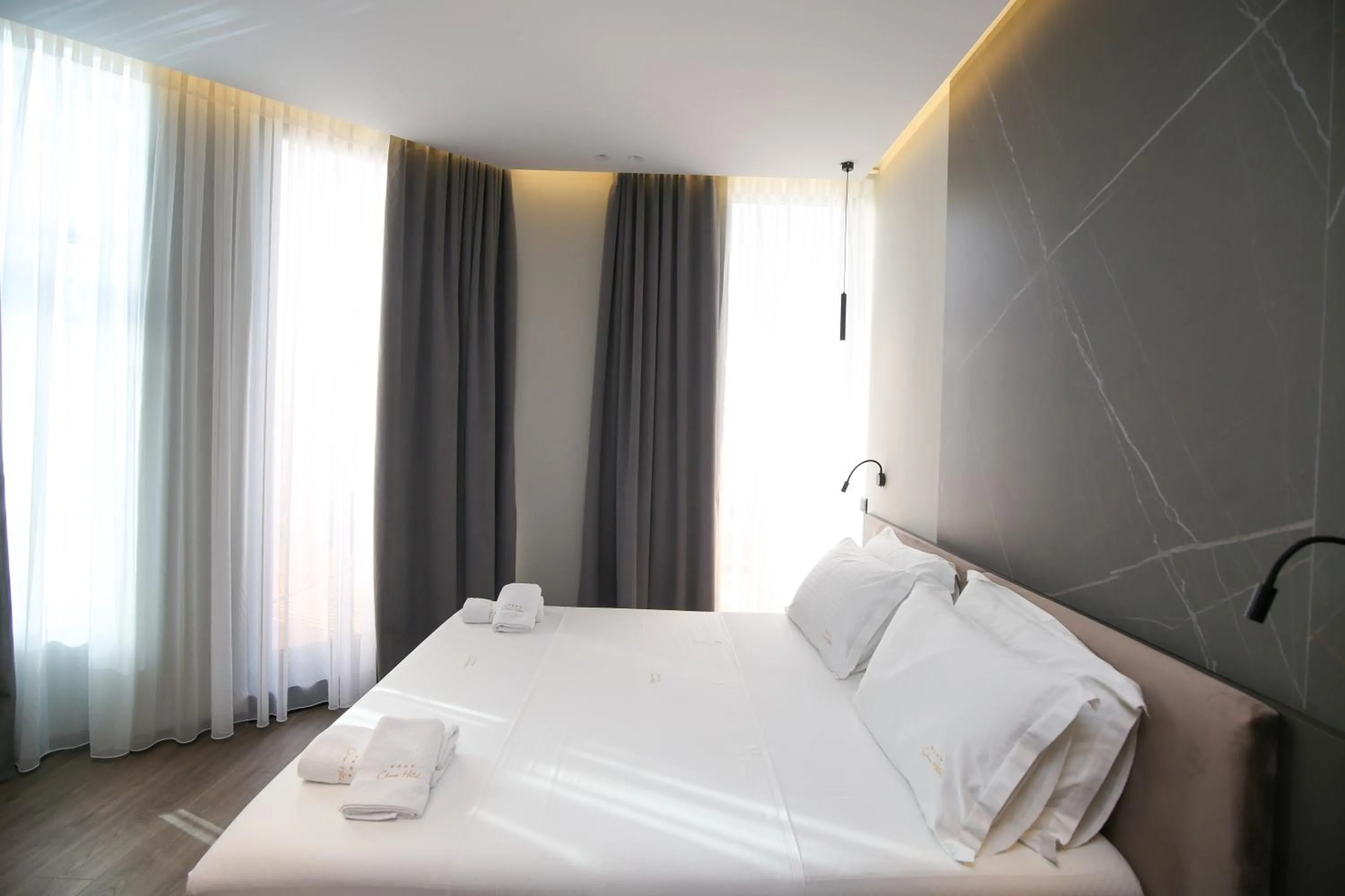 Bedroom, Bed in Charm Hotel