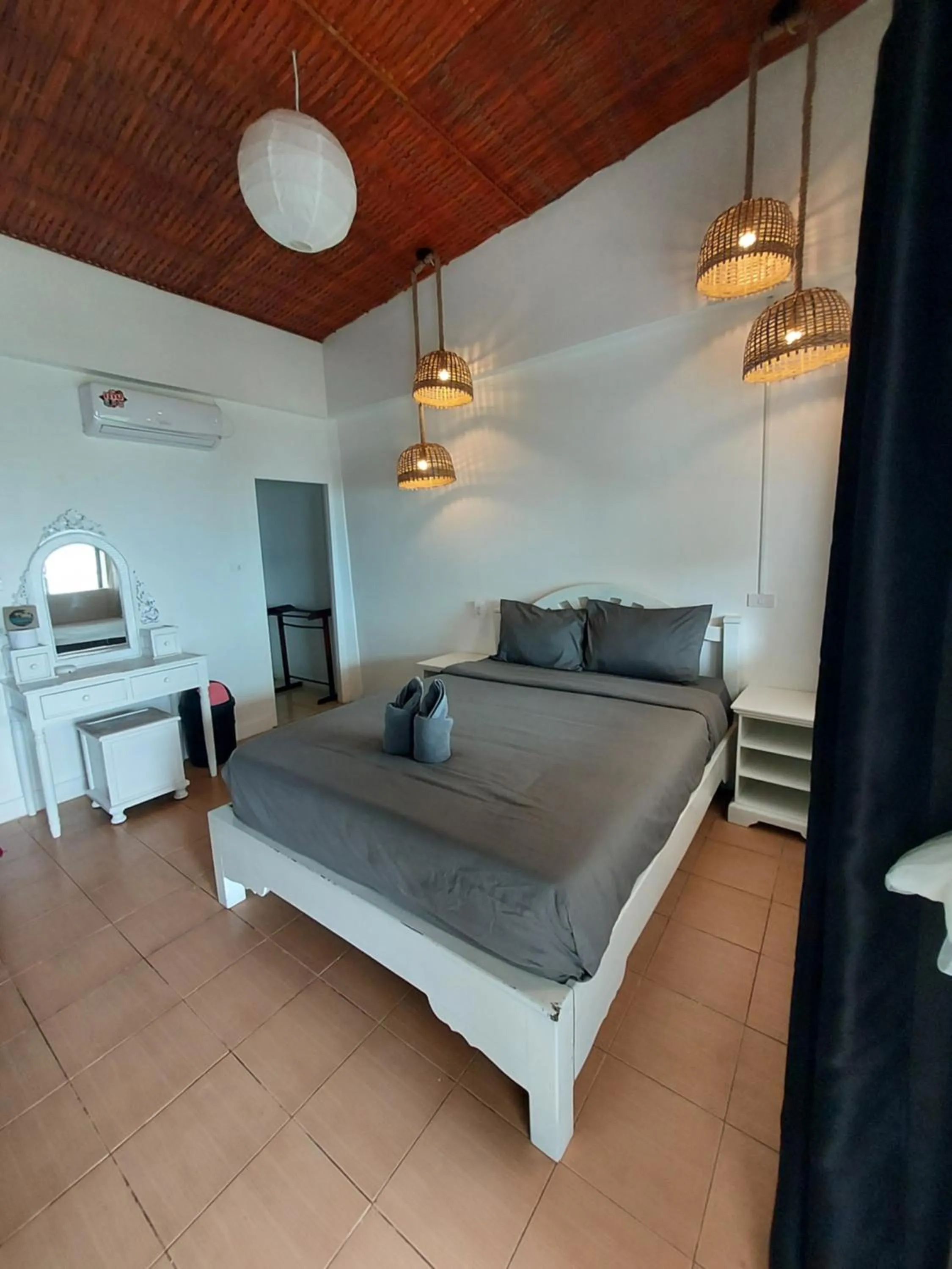 Bed in Cliff Cottage