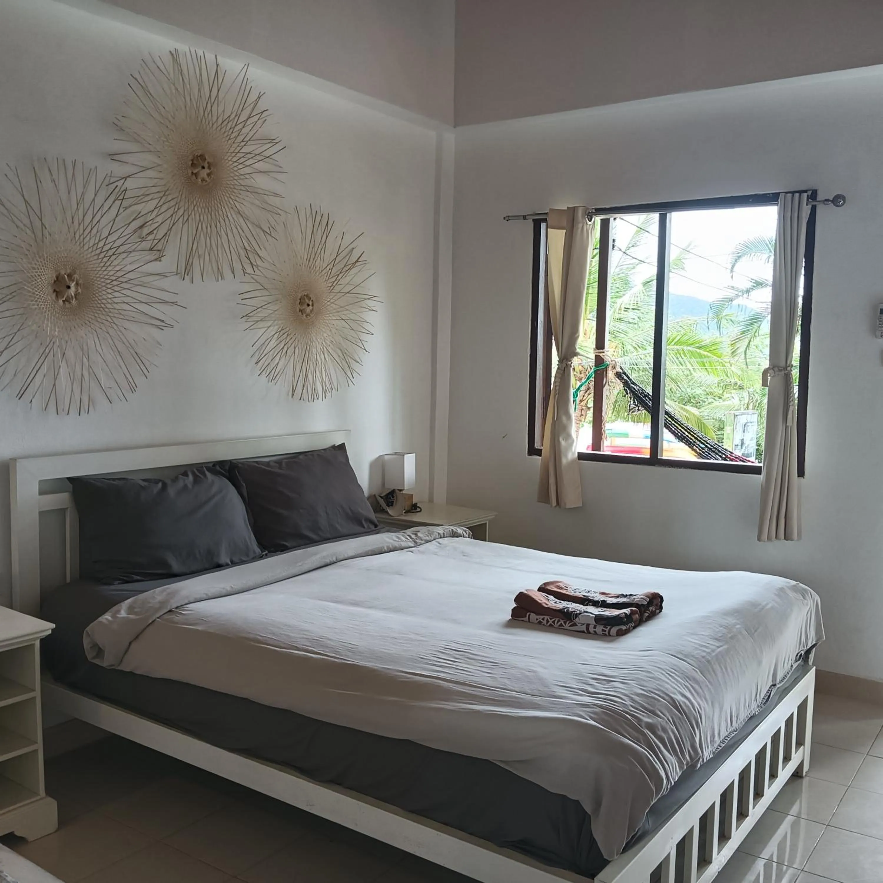 Bed in Cliff Cottage