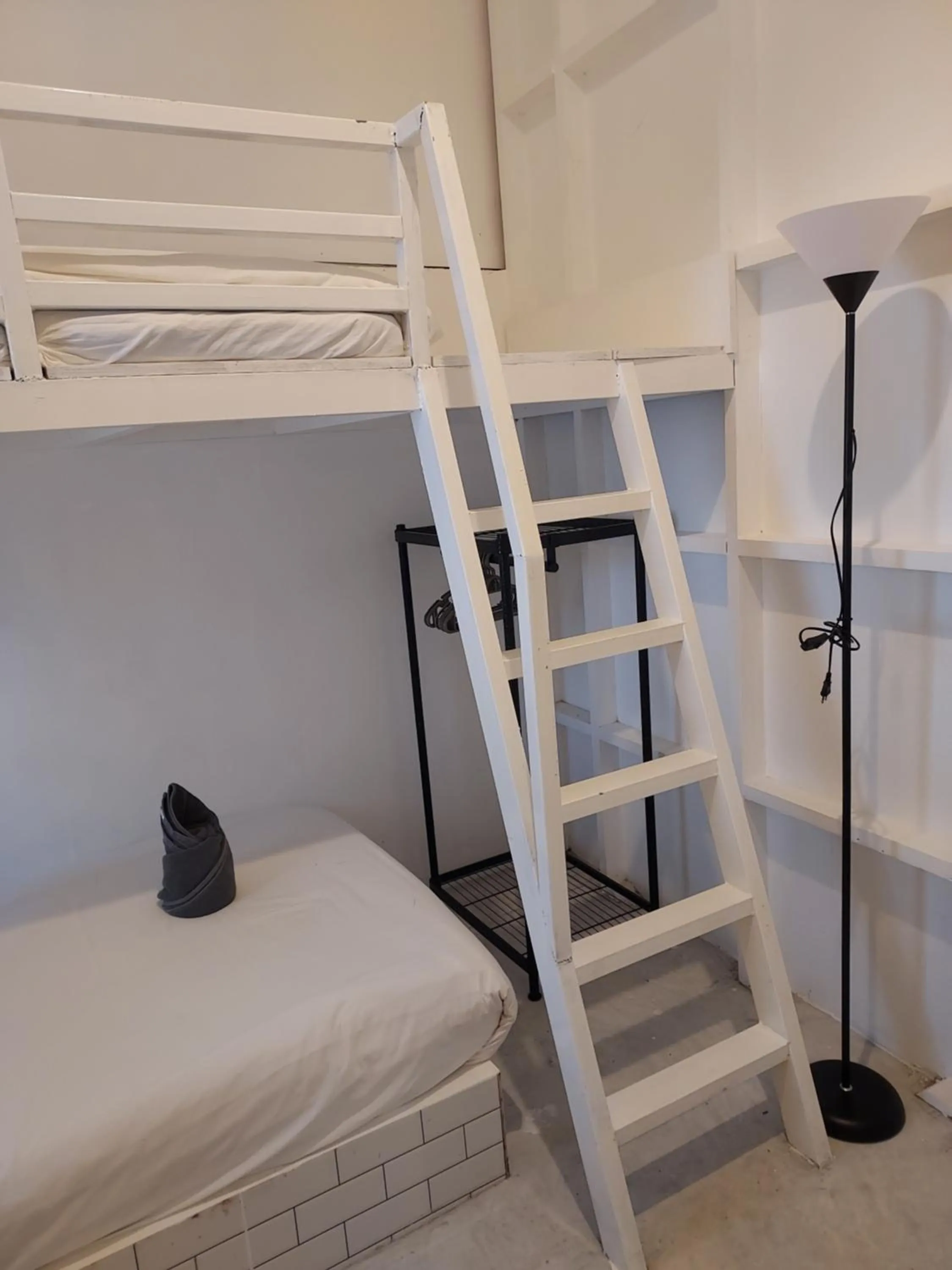 bunk bed, Bed in Cliff Cottage