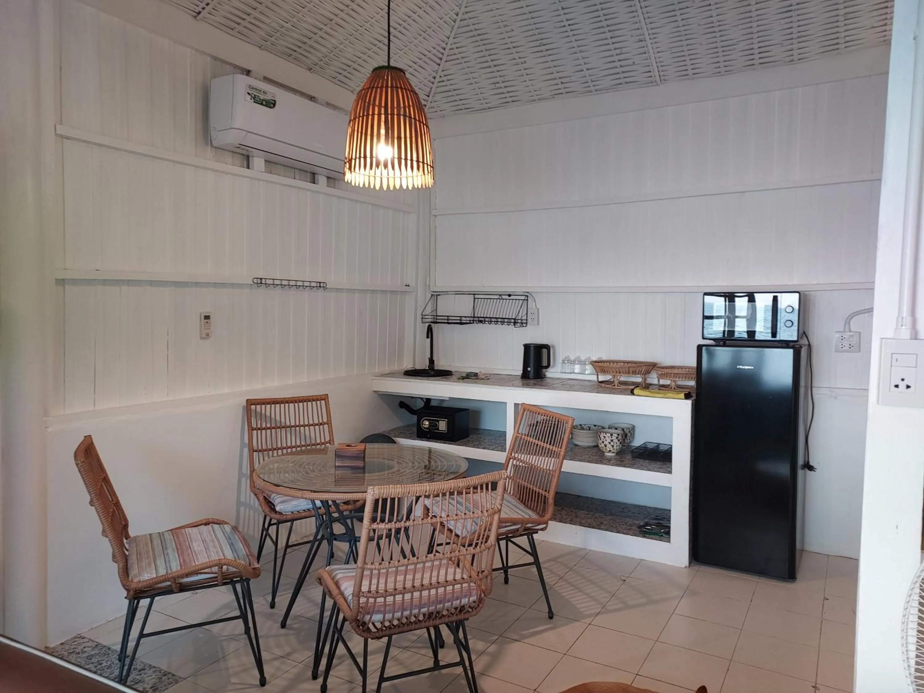 Kitchen or kitchenette in Cliff Cottage