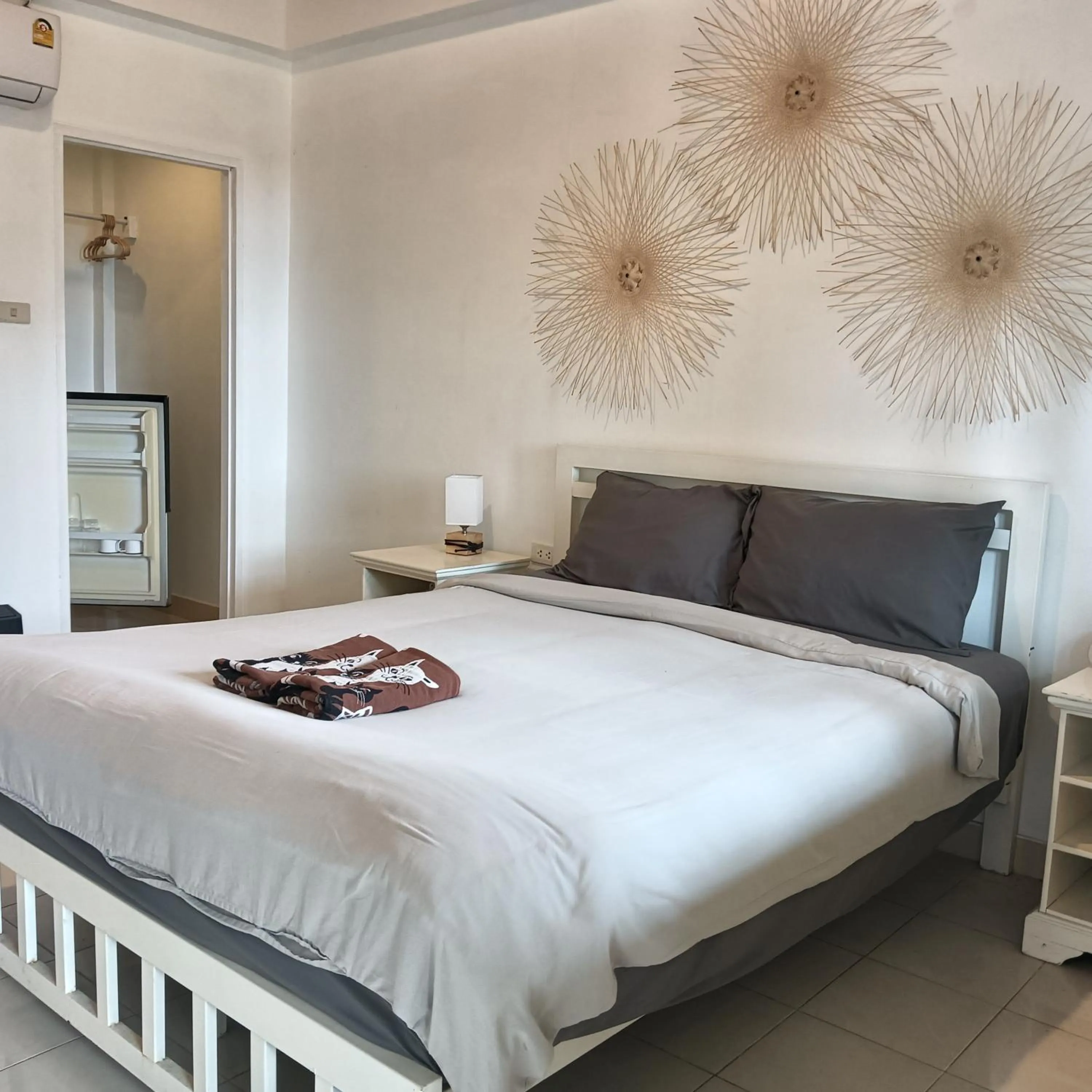 Bed in Cliff Cottage