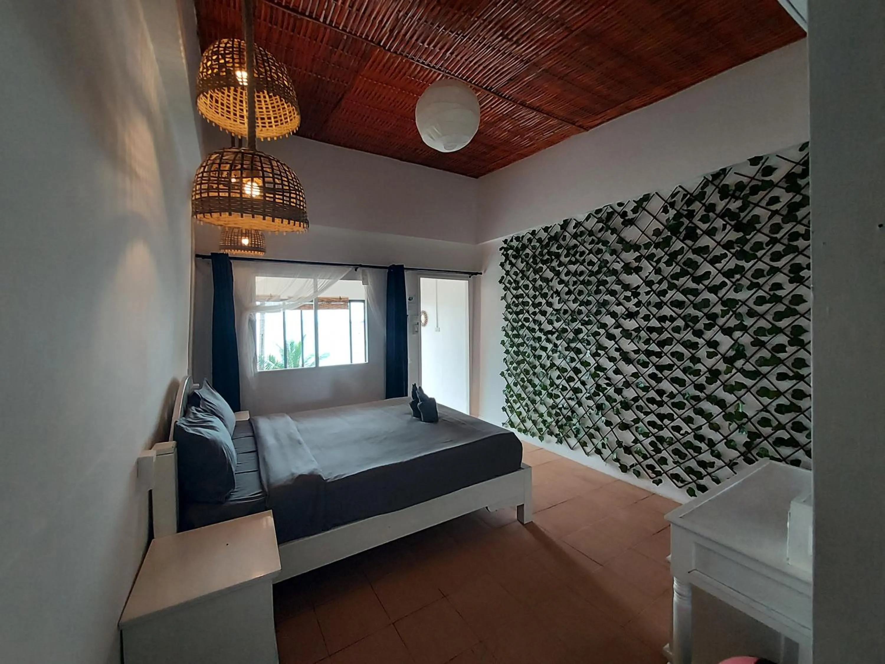 Bedroom, Bed in Cliff Cottage