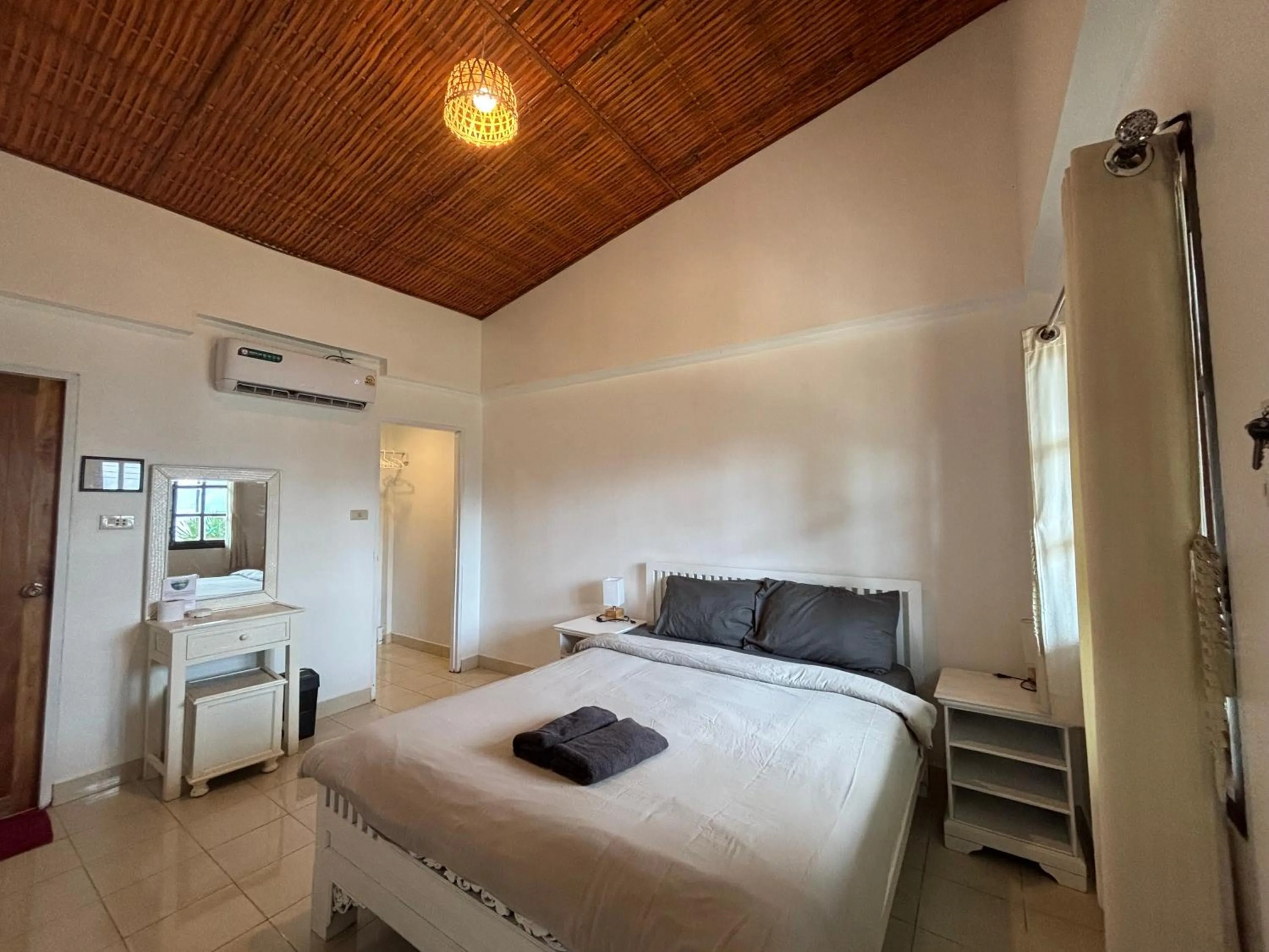 Bed in Cliff Cottage