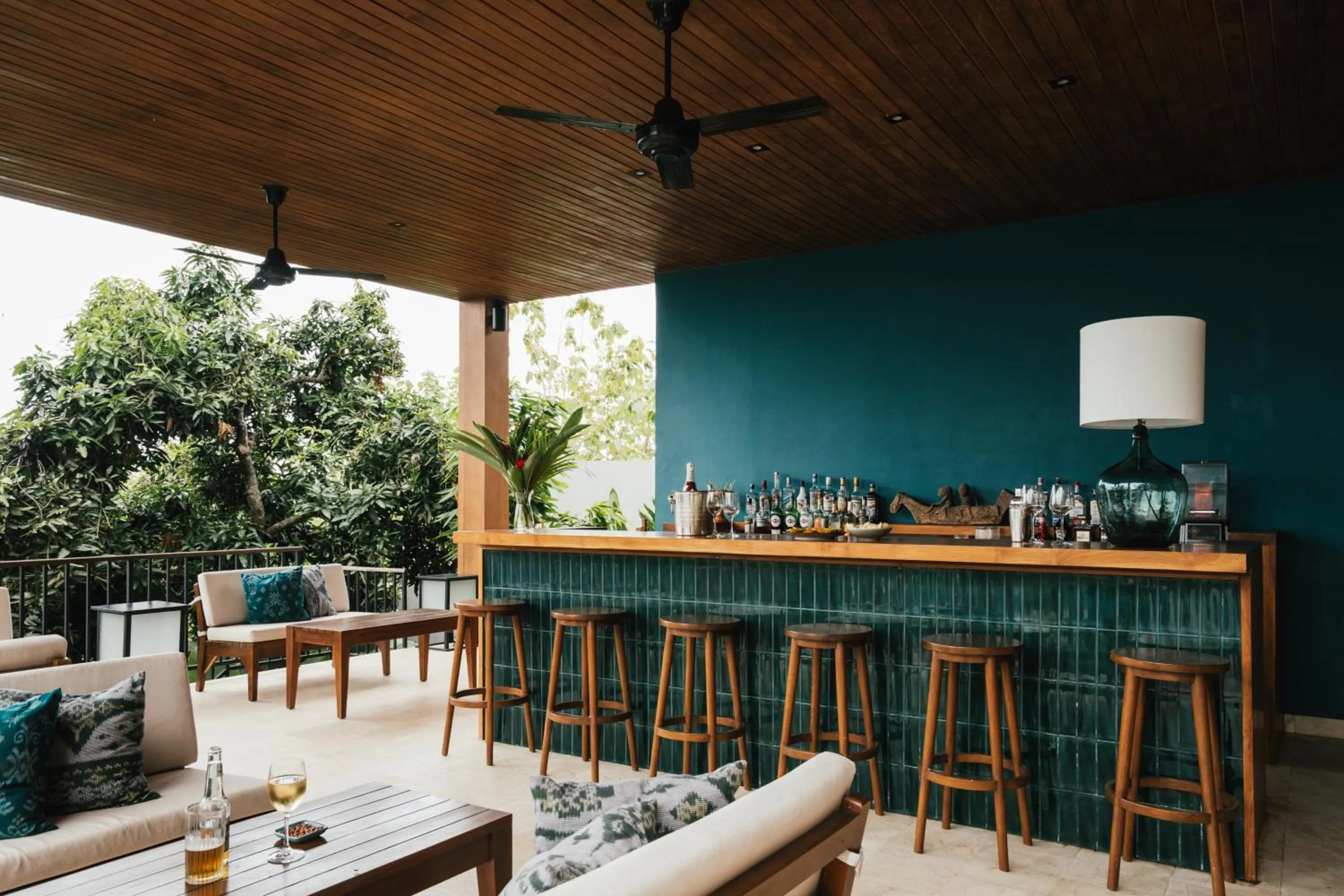 Restaurant/places to eat in Sanglung Villas & Suites