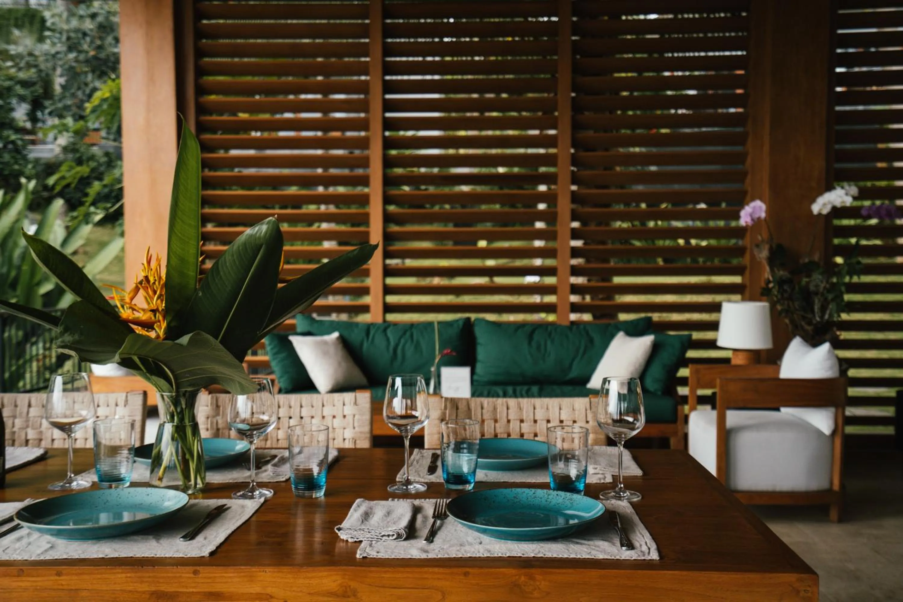 Restaurant/places to eat in Sanglung Villas & Suites