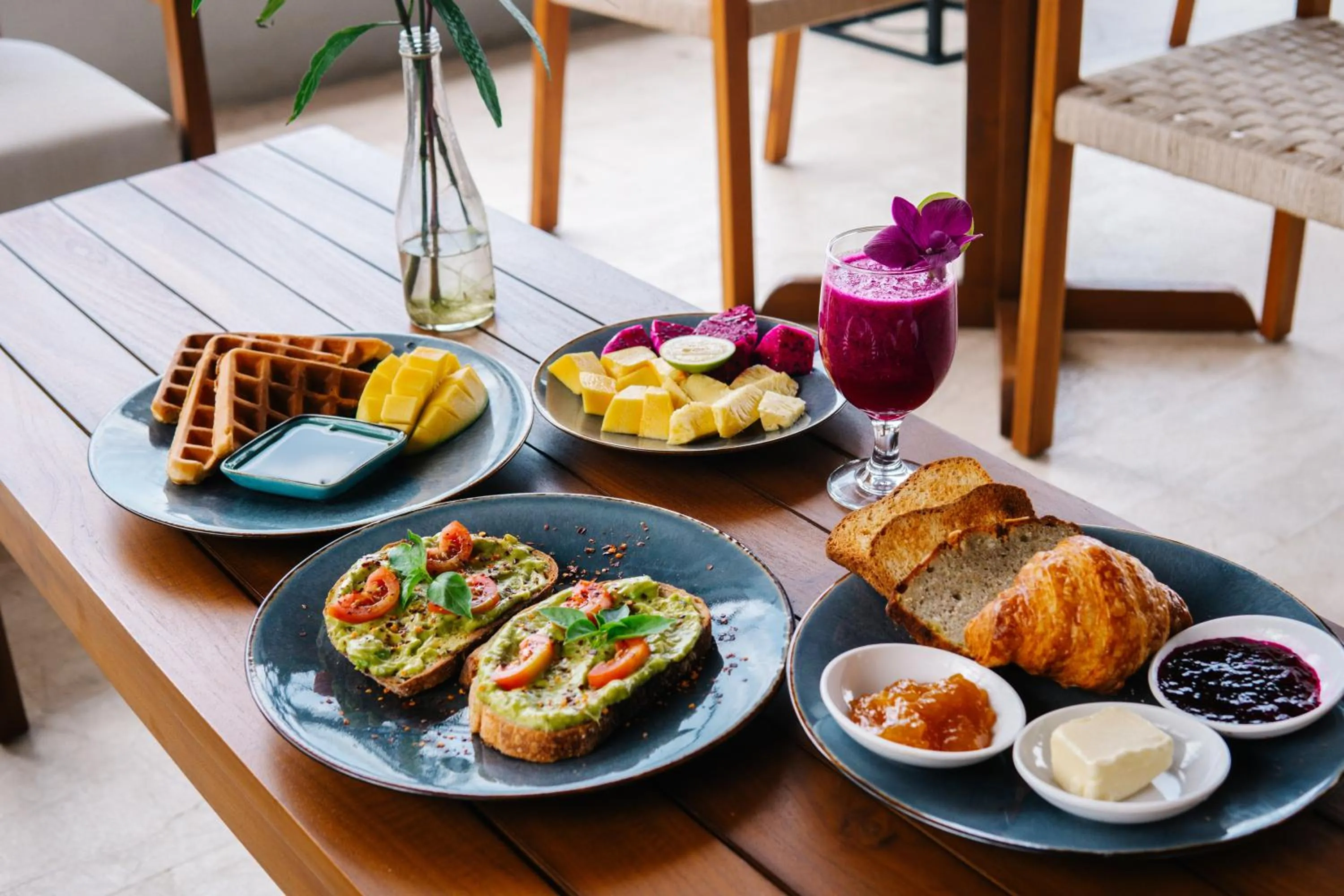 Breakfast in Sanglung Villas & Suites